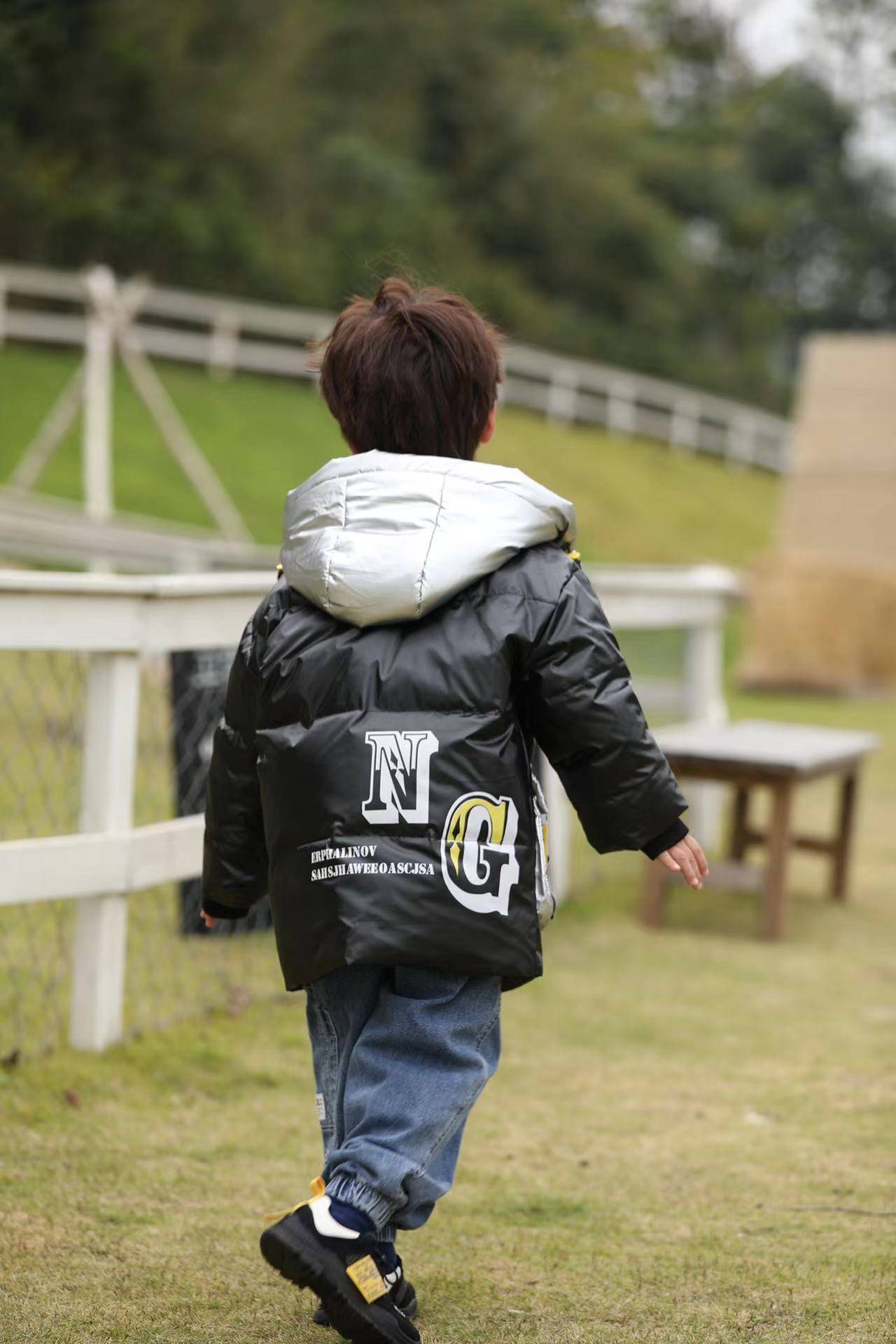 羽绒服一百件左右清全色全号