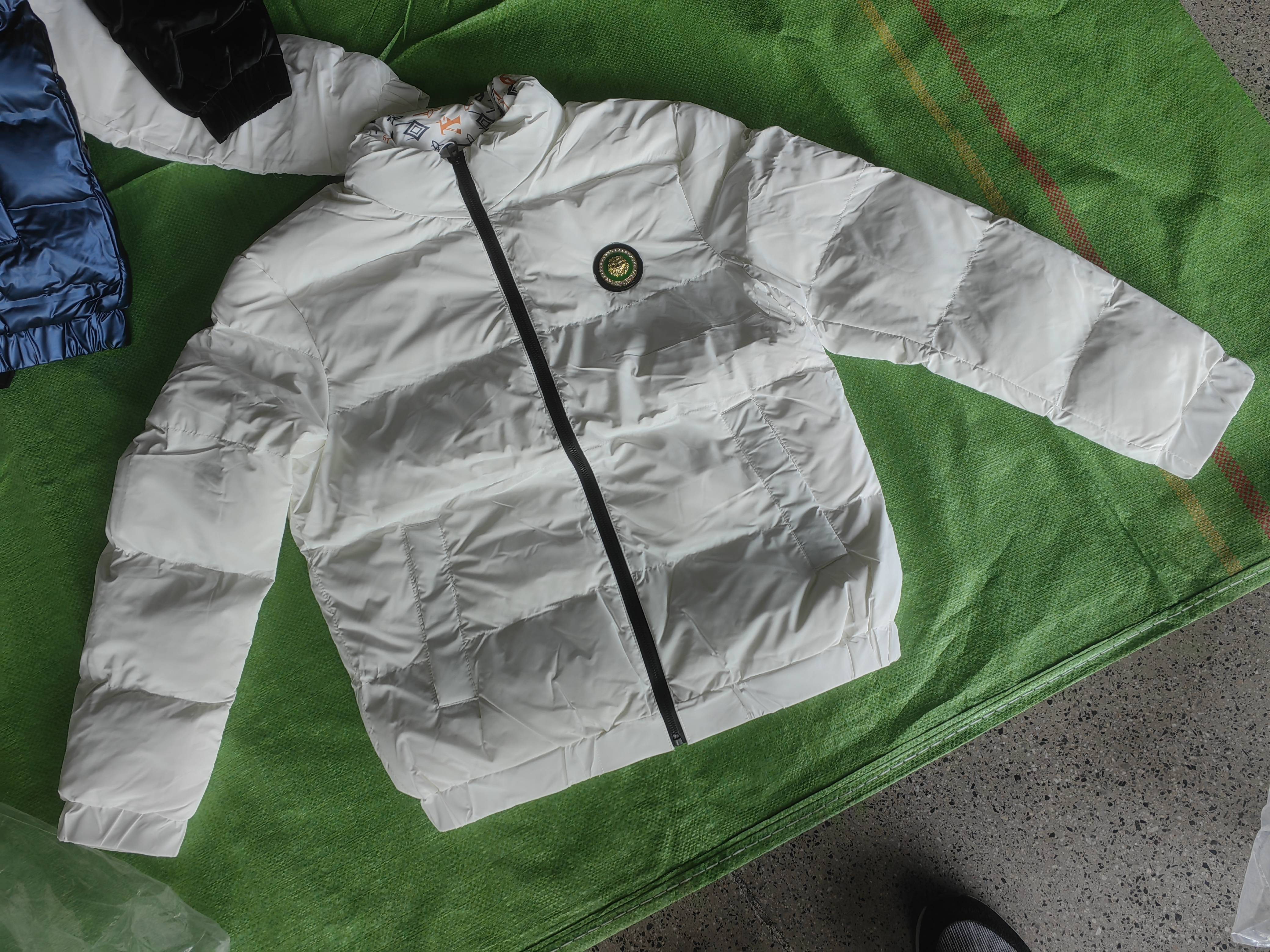 欧货羽绒服3700件