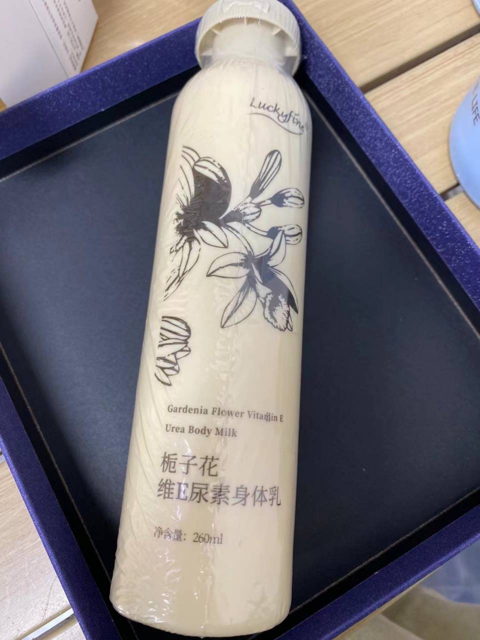0.8元，身体乳和护手霜一套日期到10月份毛毛钱