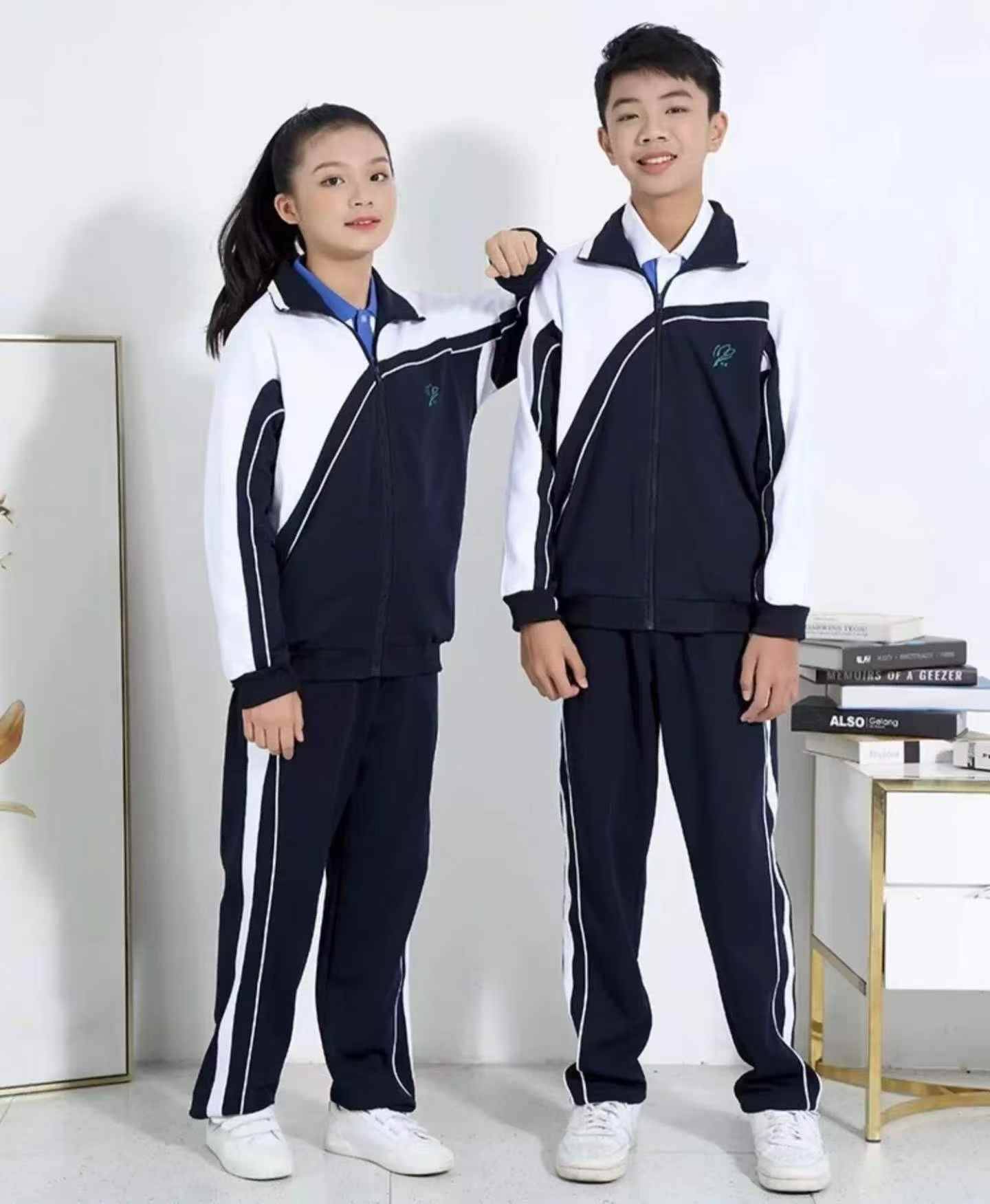 深圳校服秋冬男女外套850件，裤子965条，可自行配套！码数