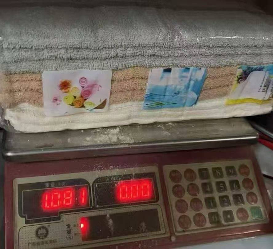 纯棉毛巾
尺寸：34*74
重量：105
花型：多种
数量：