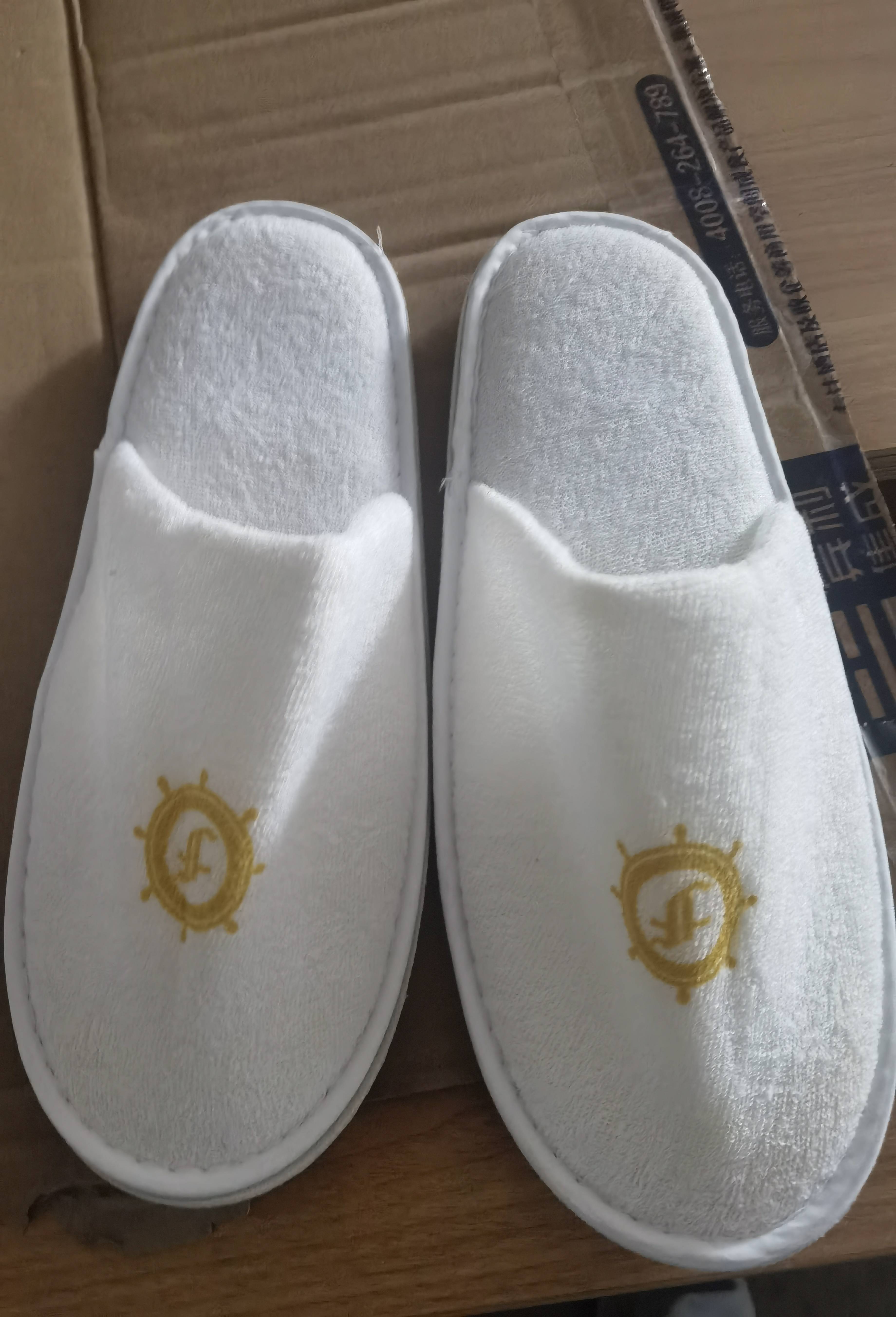 星级酒店拖鞋16000双，小整单一箱一个款，大概四五个款