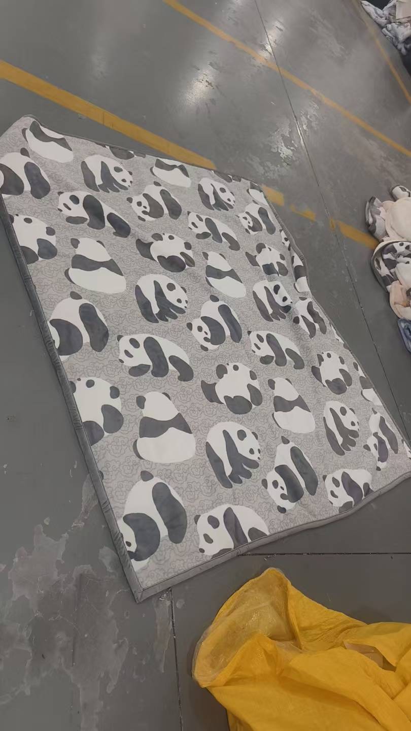 20吨左右毛毯，珊瑚绒为主羊羔绒也有一些