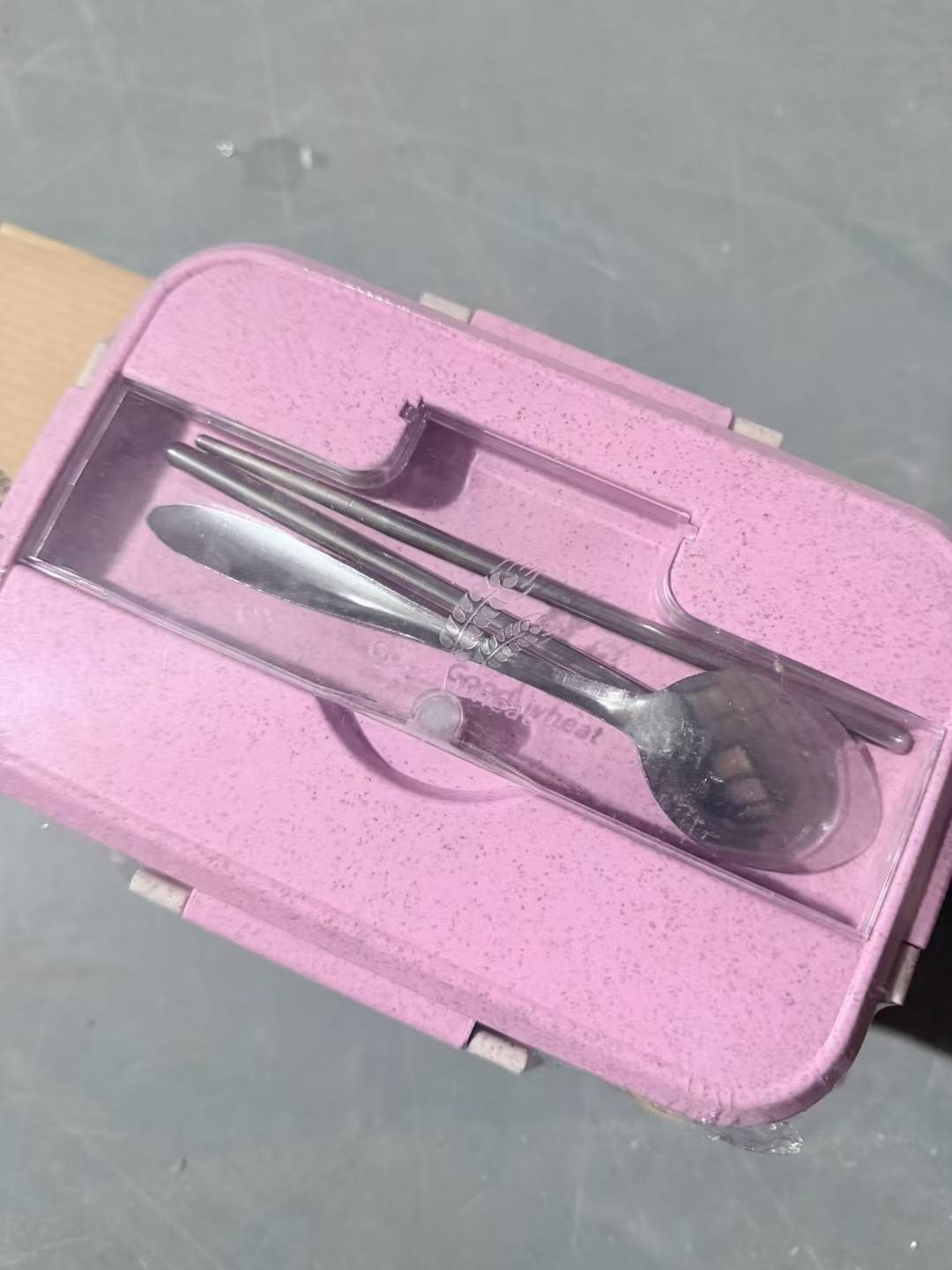 不锈钢饭盒到货3000套
贴单就走