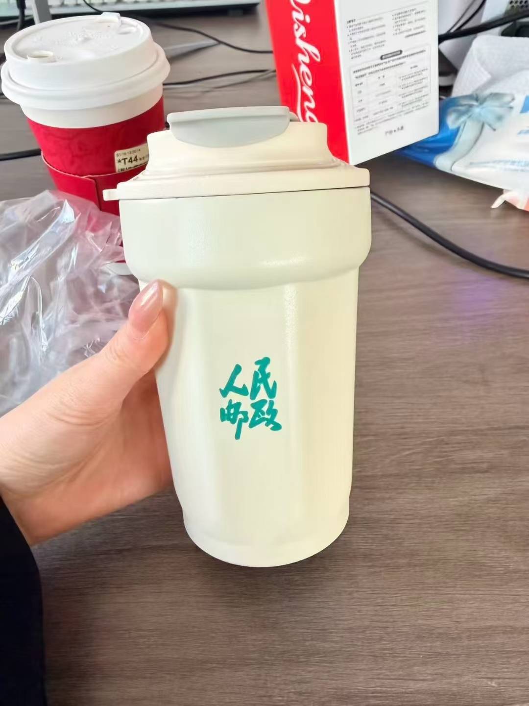 爆款咖啡保温杯，特价几块钱