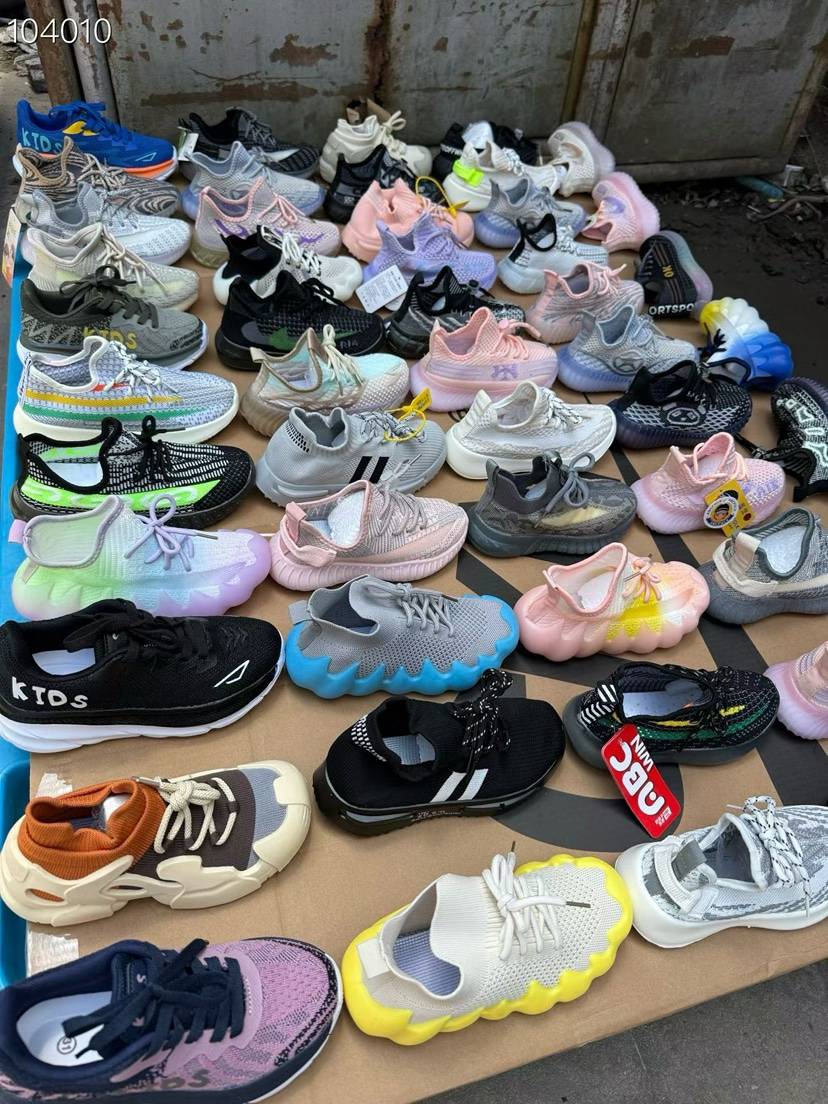 杂款飞织童鞋2万双码子26-40码
价格美丽.200双起批特