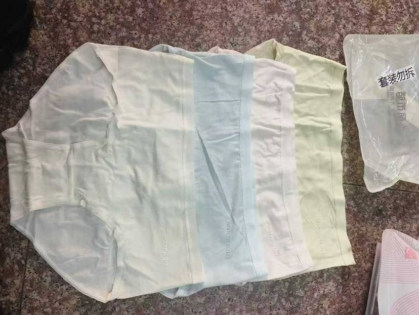 高品质女款内裤还有3000条左右。有独立包装的。有2条一包的