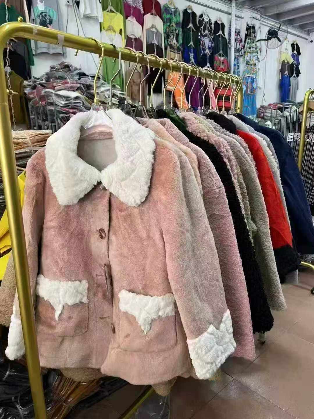 高品质女装皮毛一体外套，2300件，24元，系列小整杂宽松版