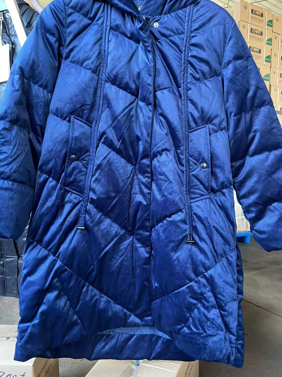 专卖店下架，全部是90绒，大约300件有吊牌有包装；款式多，
