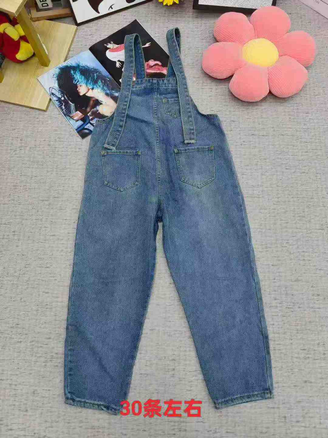 [發]女装牛仔裤90条左右，​独立包装有吊牌码数s到xl，​