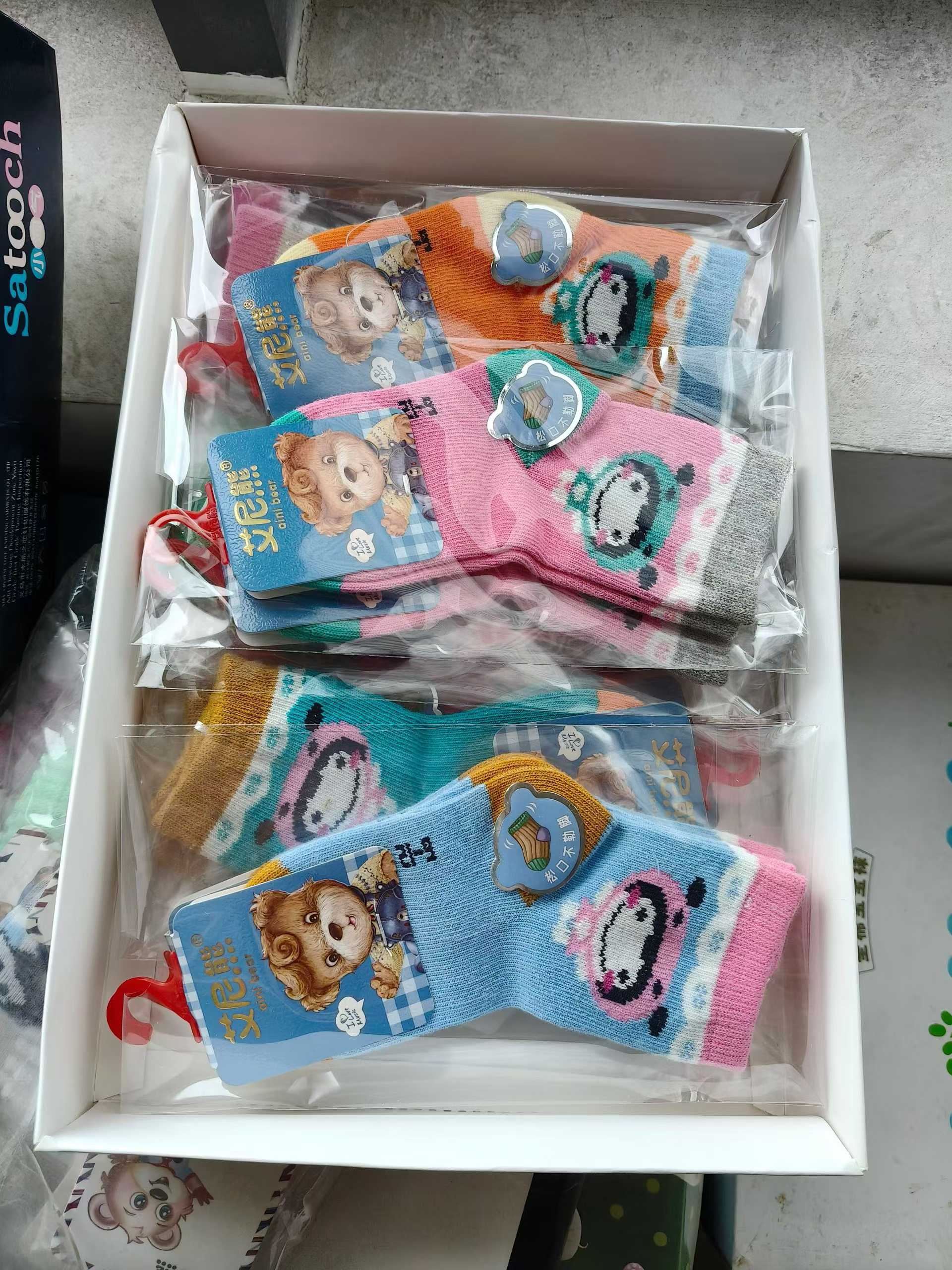 袜子15000双左右，​清货毛毛钱