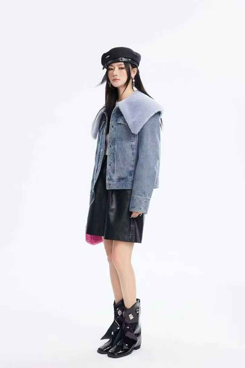 品牌折扣尾货实拍，羽绒服🉐399/任选3件，数量不多先到先