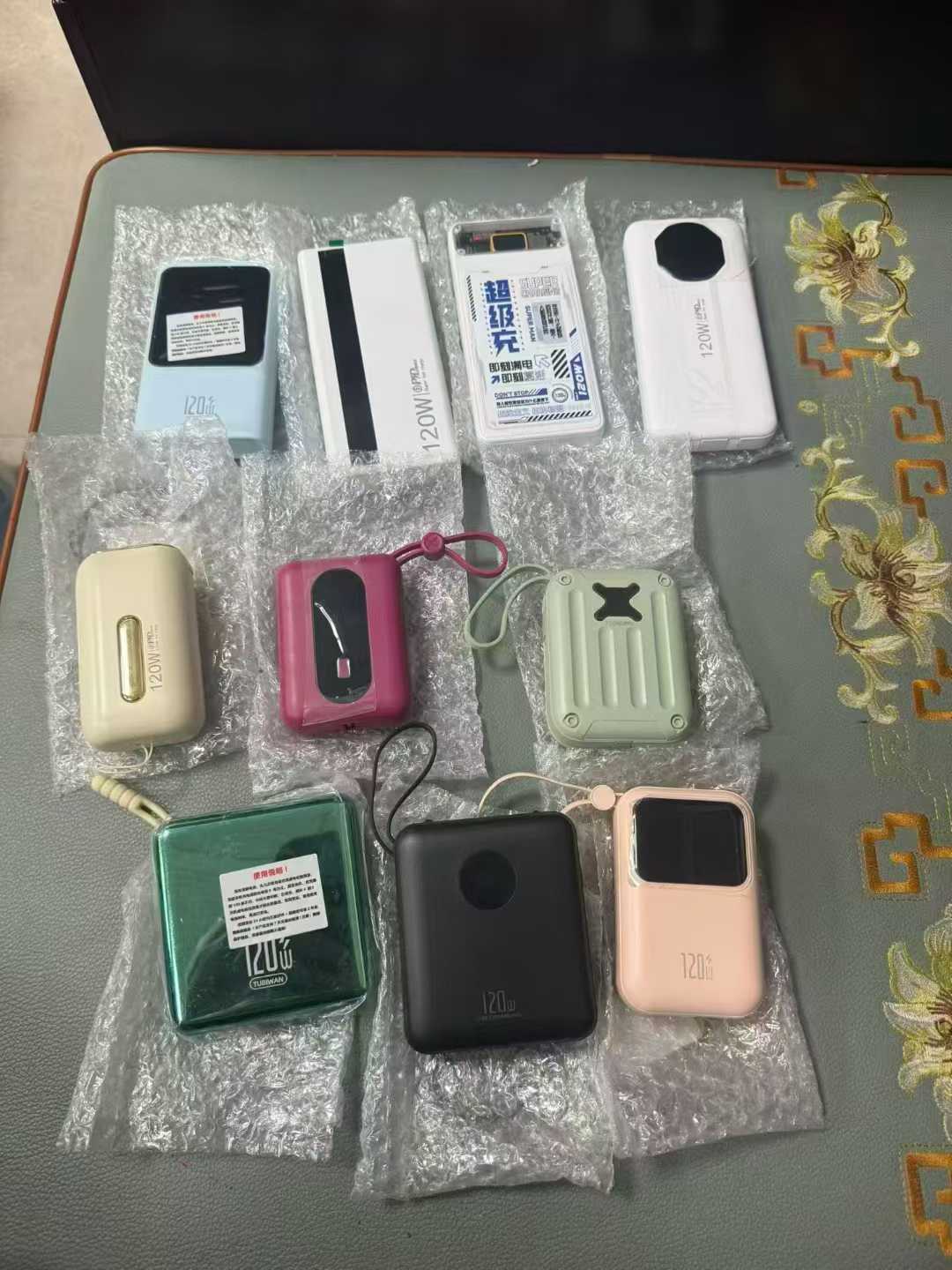 1000套，超级快充充电宝带线，10000毫安，双向快充22