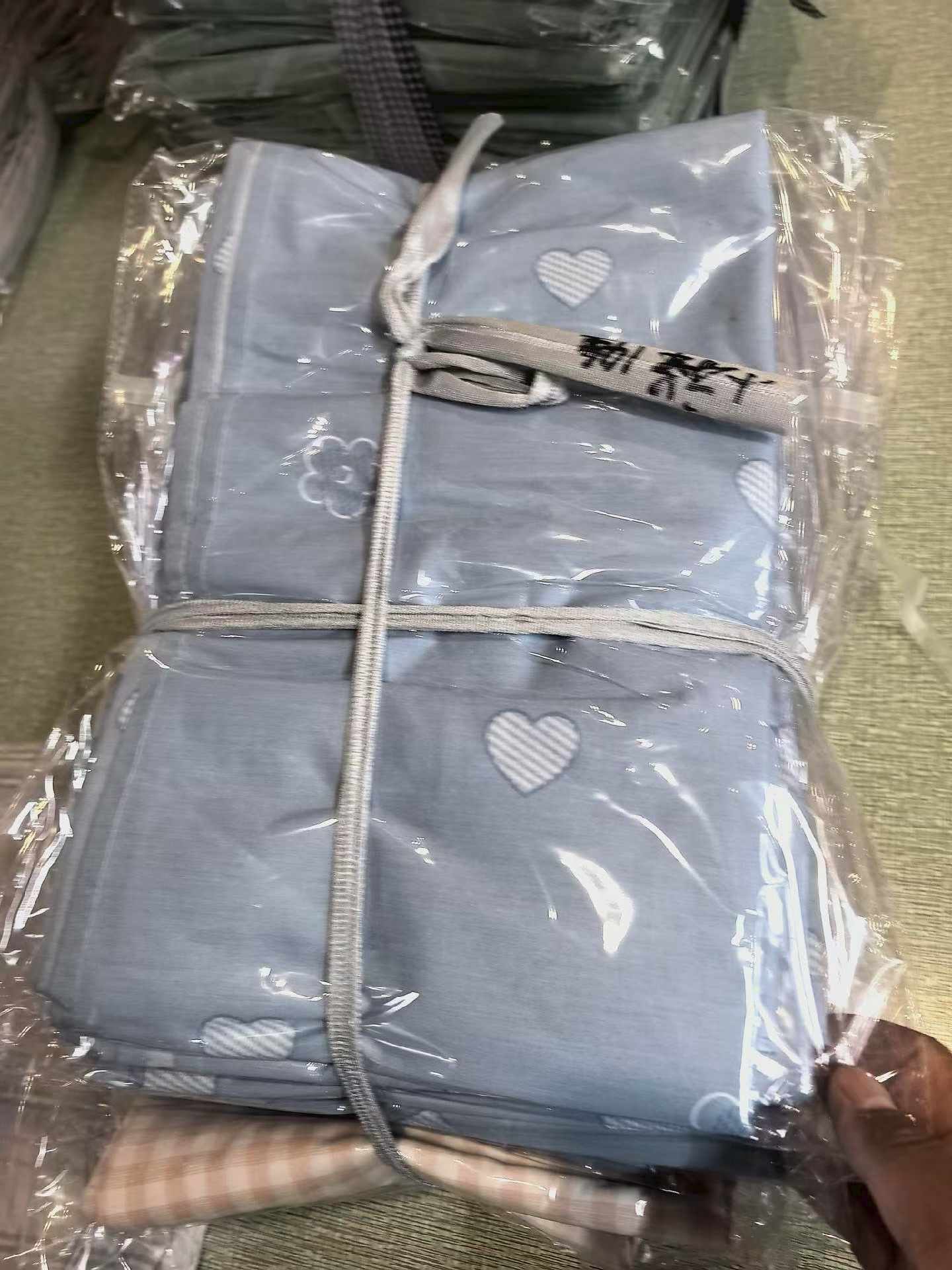 处理全棉1.5米床单14条，2米床单16条，通价10元