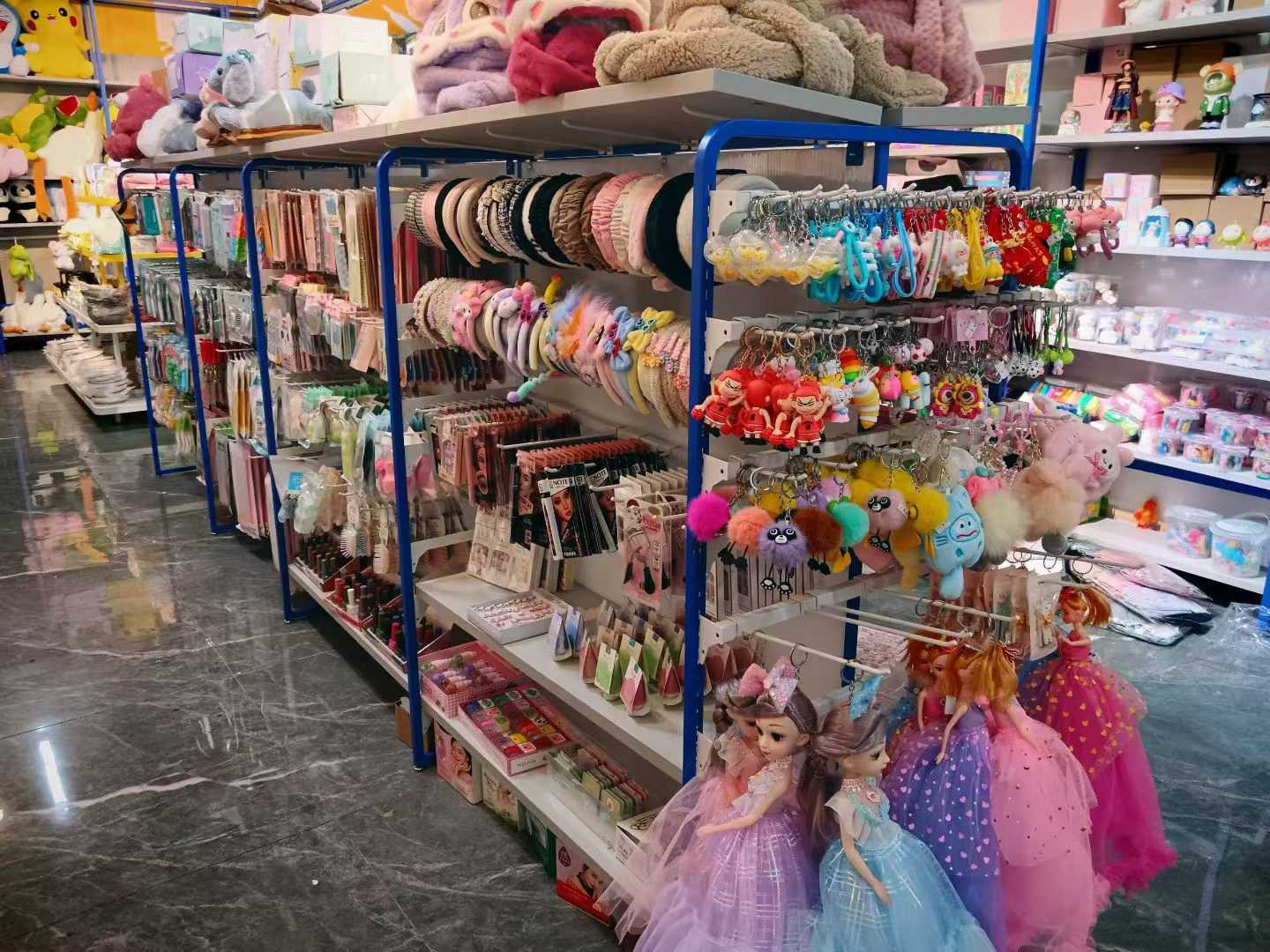 玩具、饰品精品店打包出，几千块