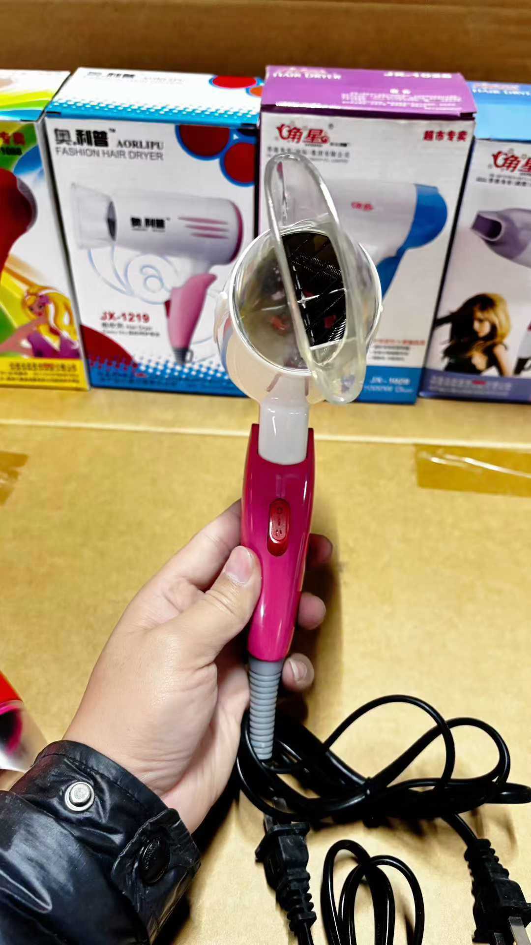 年终亏本大清仓:，220v折叠吹风机1446台,精品尾货,亏