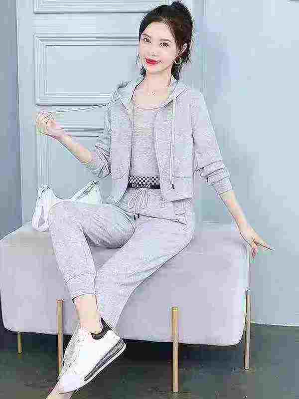 ①时尚休闲女款棉质开衫连帽三件套装！版型宽松，款式漂亮，独立