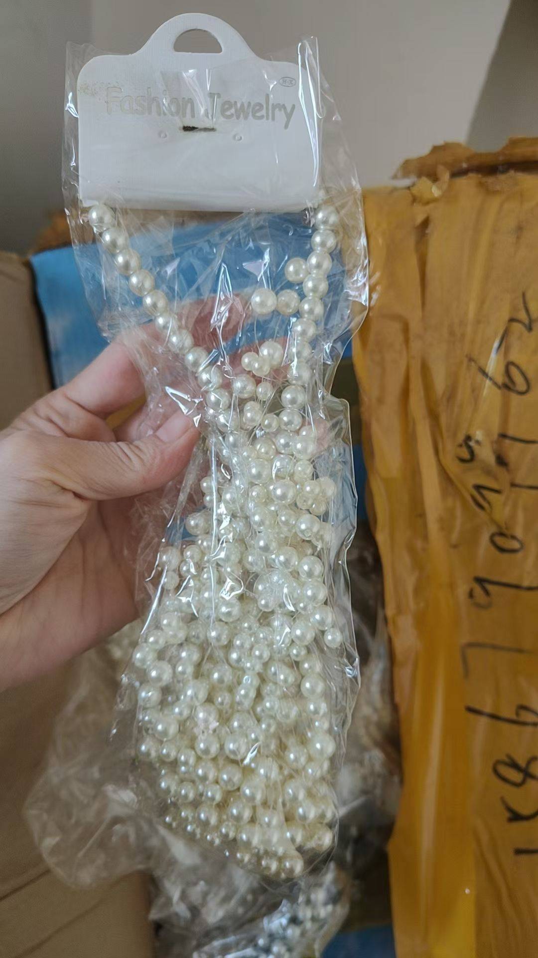 耳环，项链，400多公斤，精品杂款饰品，，要的请联系[抱拳]