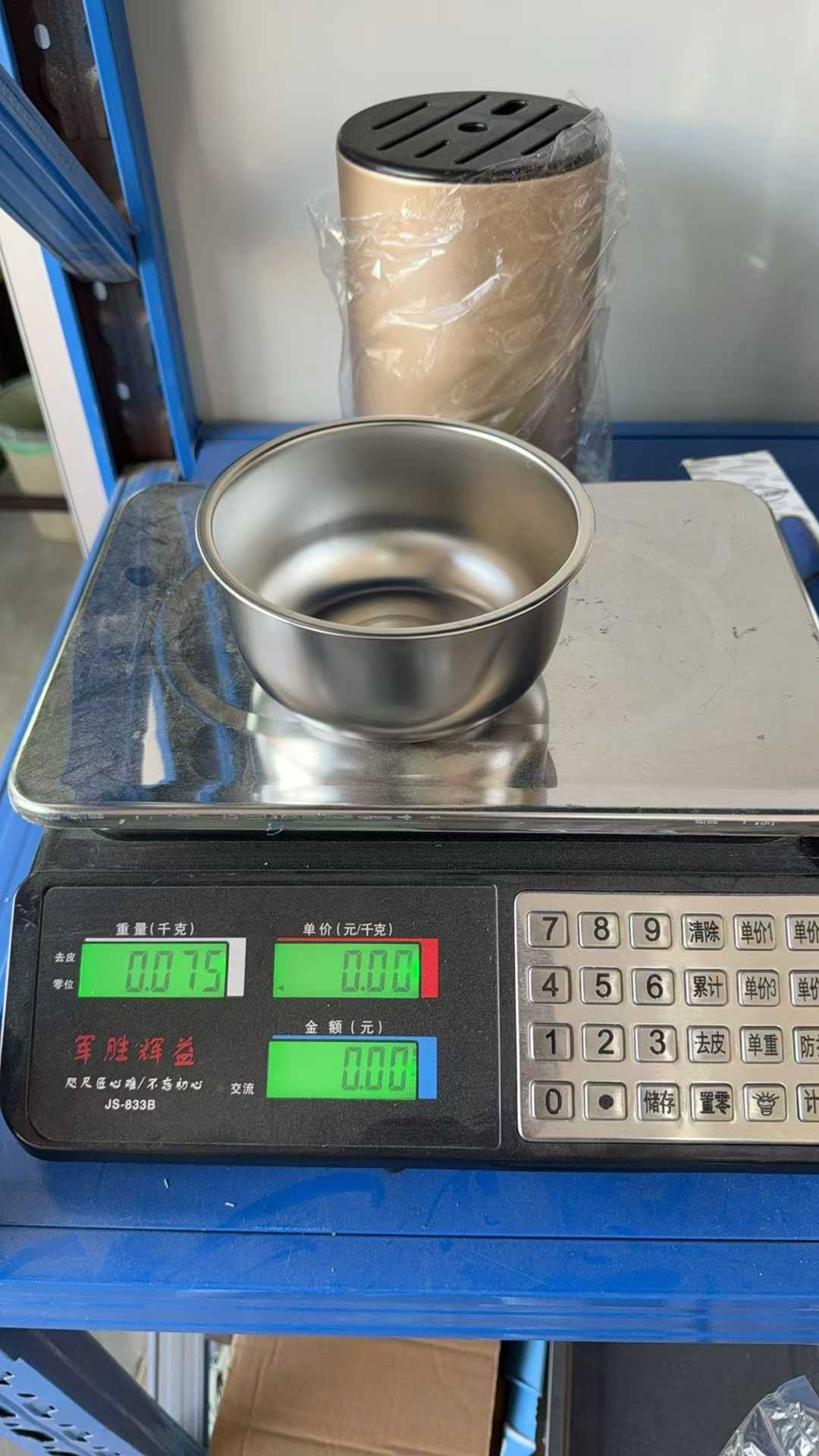 不锈钢小碗1000斤，按斤出