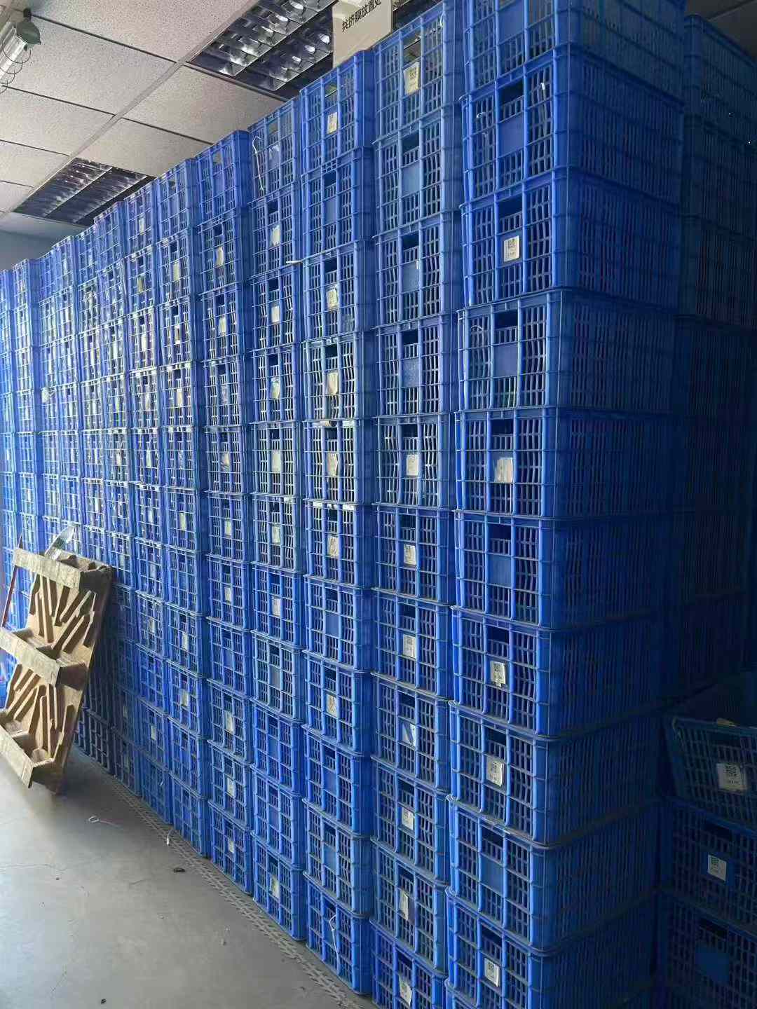 几万个胶框胶箱超低价出感兴趣的老板来聊