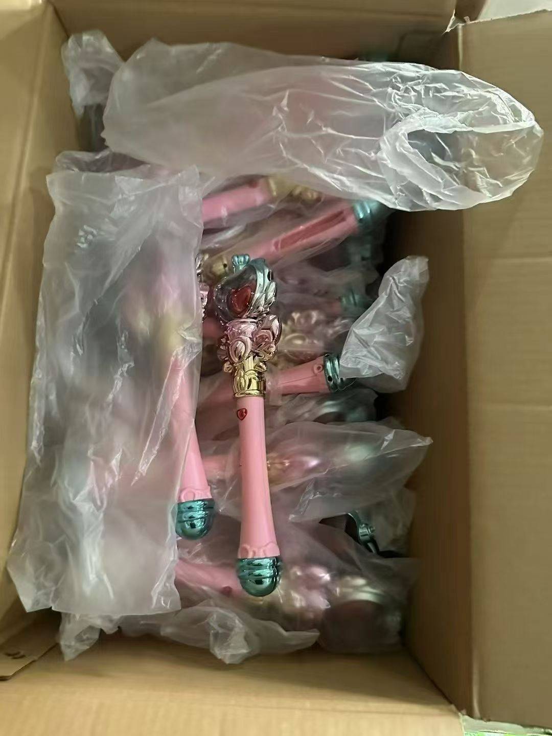 高端仙女魔方棒，到货1200台，全新质量保证，装3节7号电池