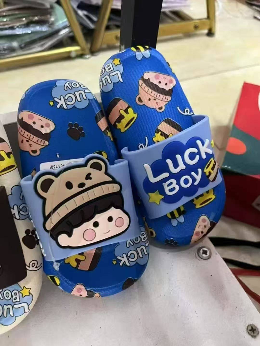 儿童拖鞋¥3.99一双，2000双左右