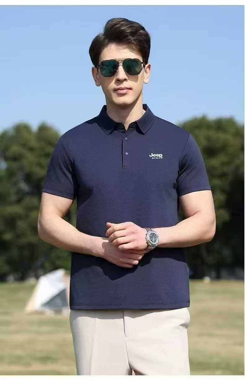 男士t恤5000件左右，，裤子一个款2000件左右，一共70