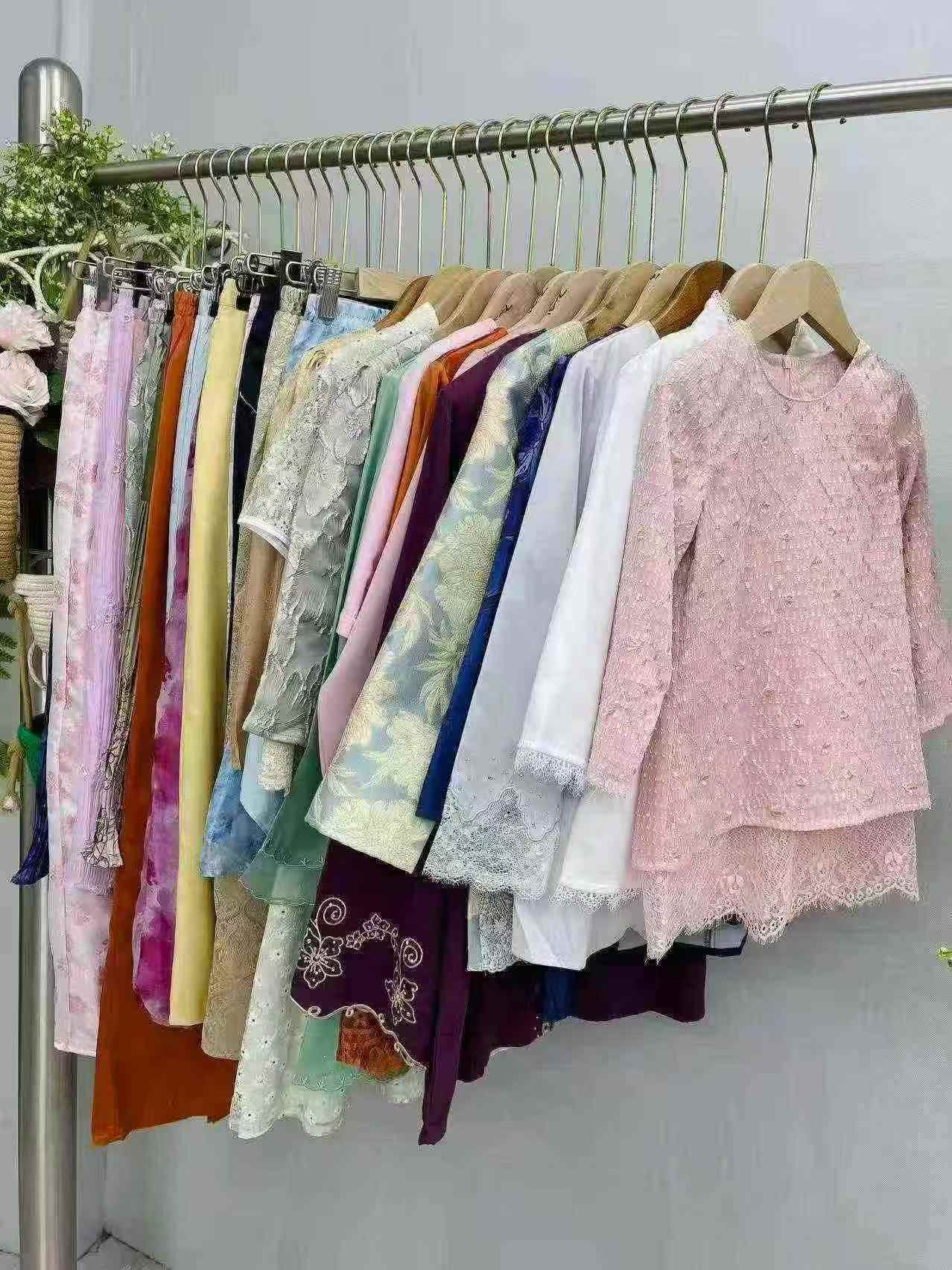 童装上衣，连衣裙，半身裙，数量：178件，码数：10-11-