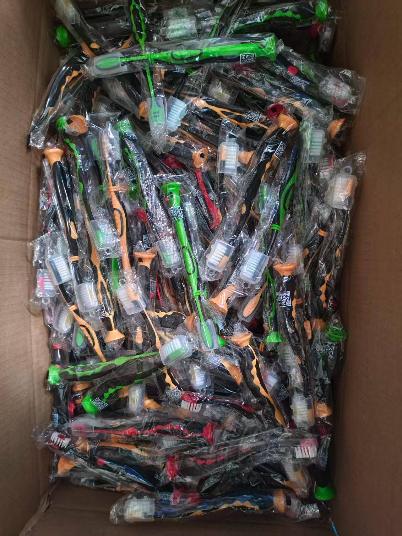 oop袋装牙刷到货9300左右，独立包装，打包价1000元，