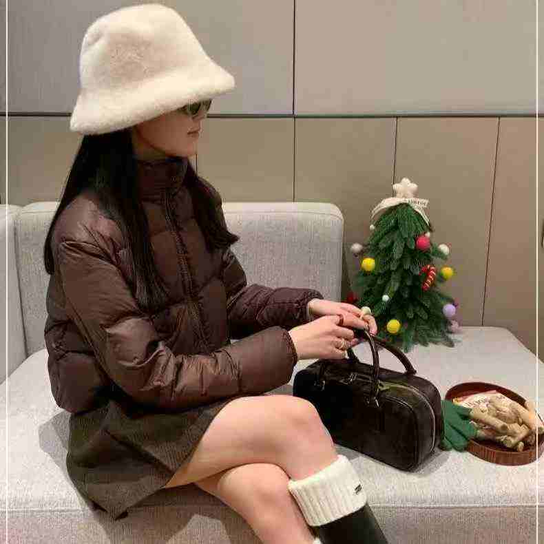羽绒服8000件，女款