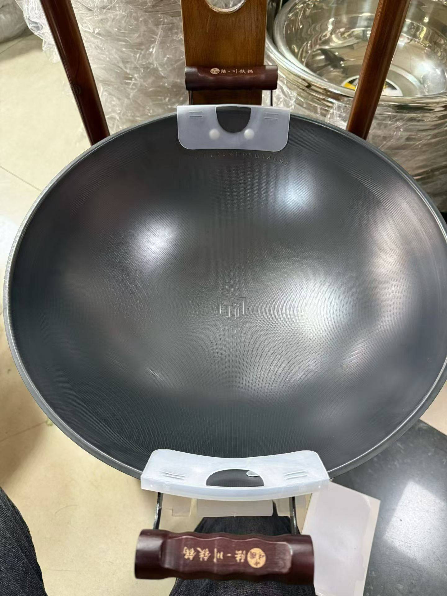 41/44/47荷叶仿生炒锅，一件10个装，特价27/28/