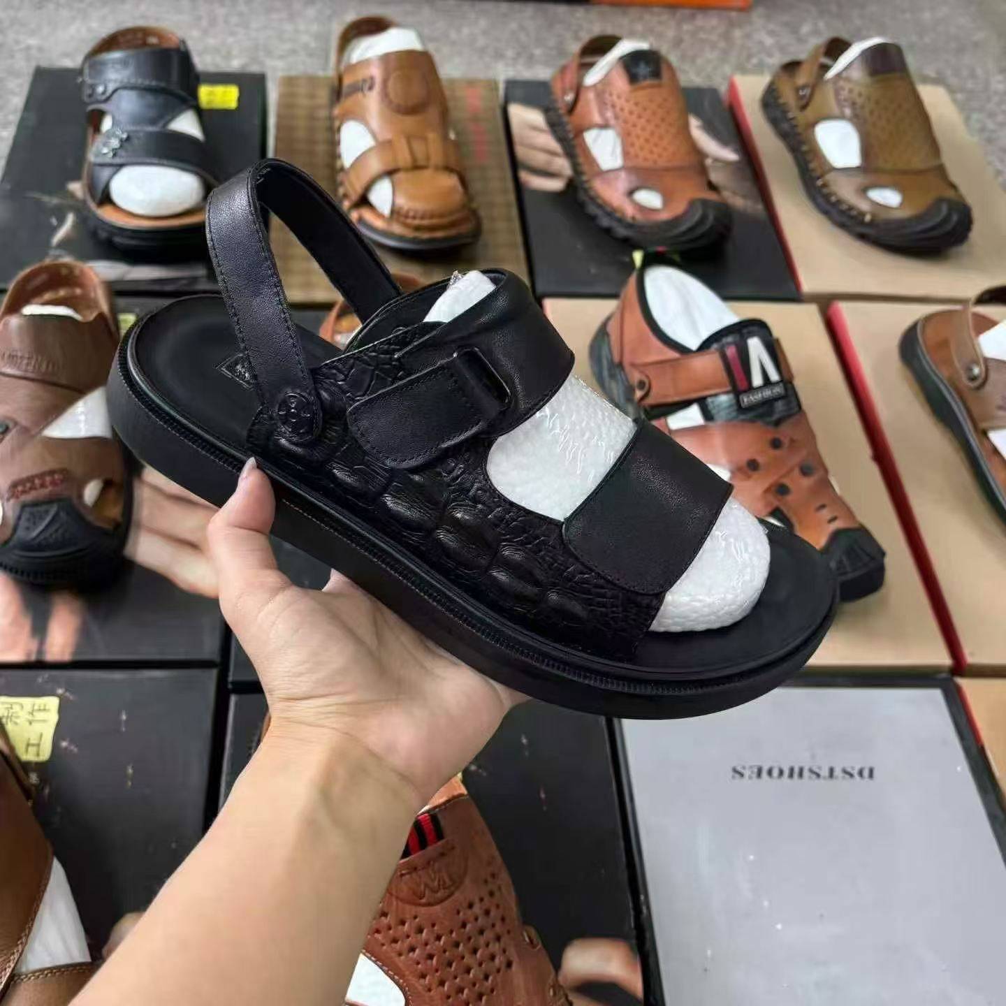 老人头品牌男鞋沙滩凉鞋1000多双，包头凉鞋……全部小整单，