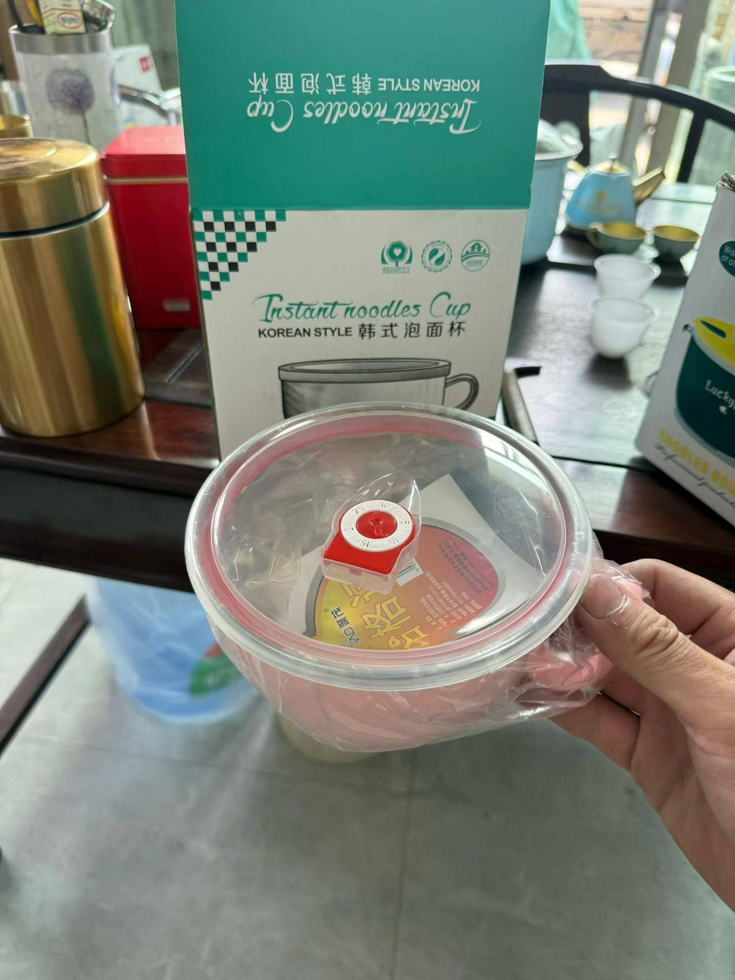 泡面碗原箱原件，500个左右，特价2.8