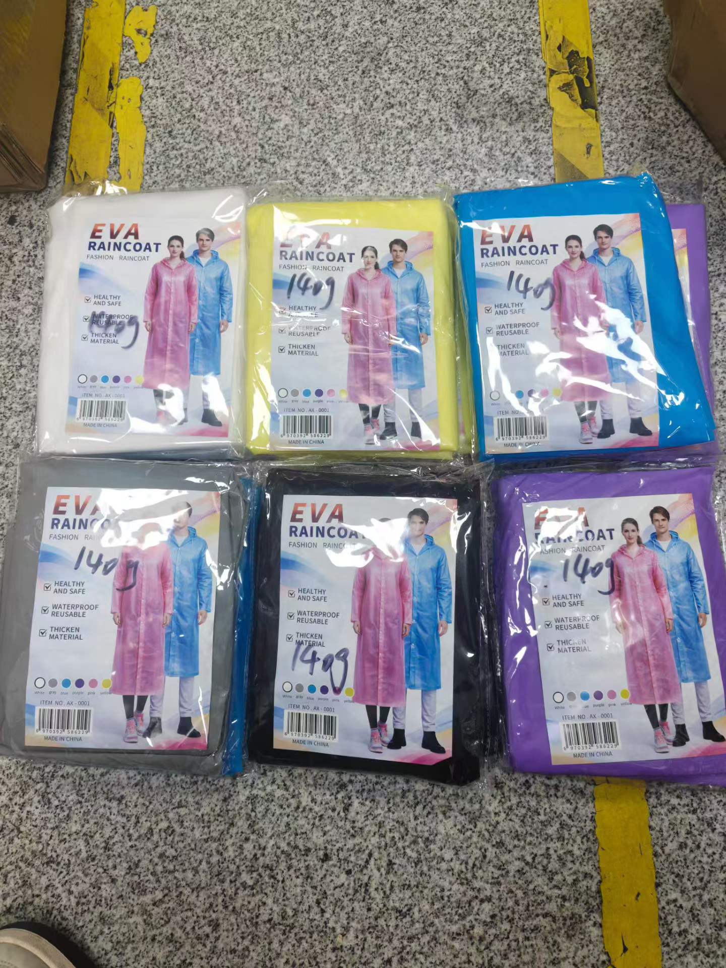 140克eva加厚雨衣40000件，清货2.5元一件，支持分