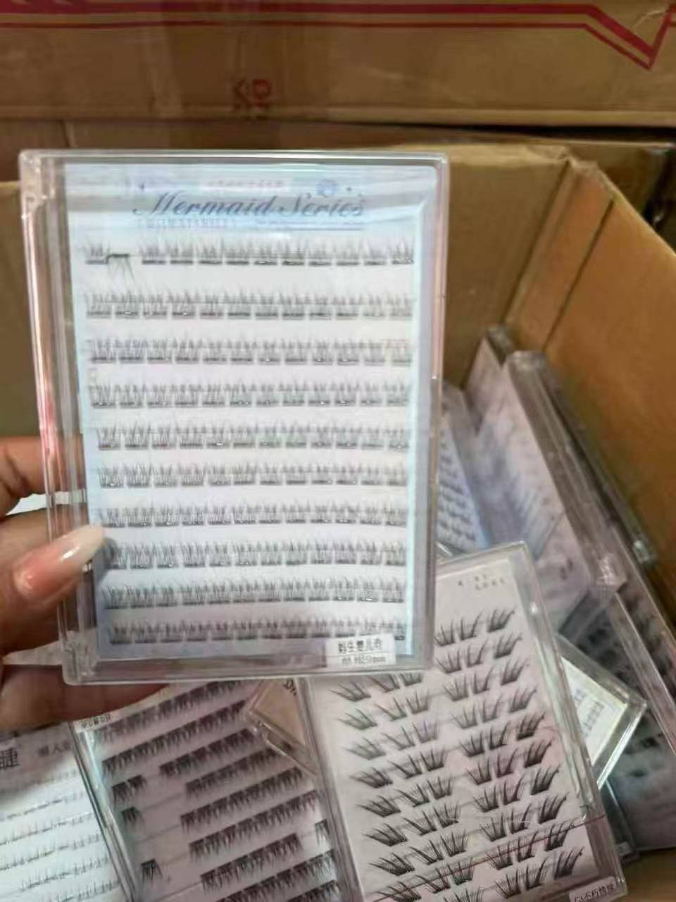 睫毛现货10000盒，
9毛
