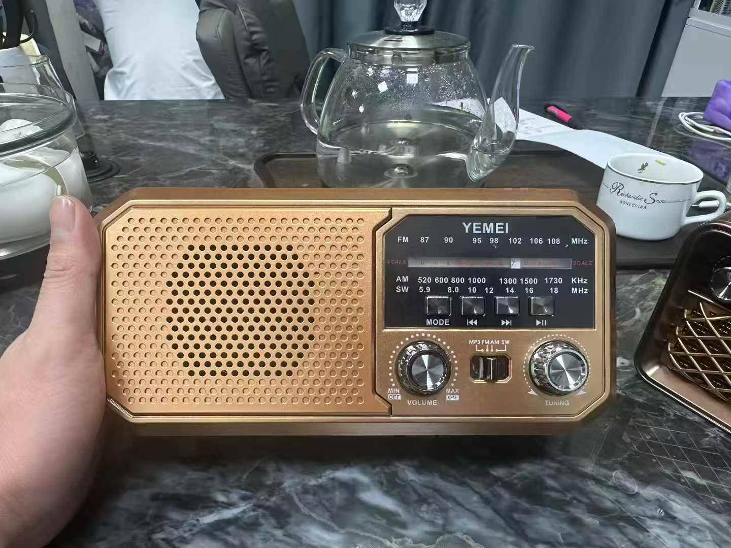 收音机带蓝牙功能，带太阳能充电，电池18650，1200ma