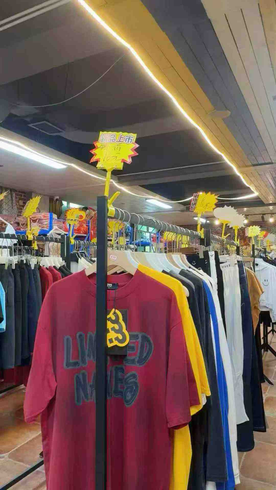 实体撤店潮牌男装
16一件
只有一百多两百件
都是上衣短袖长