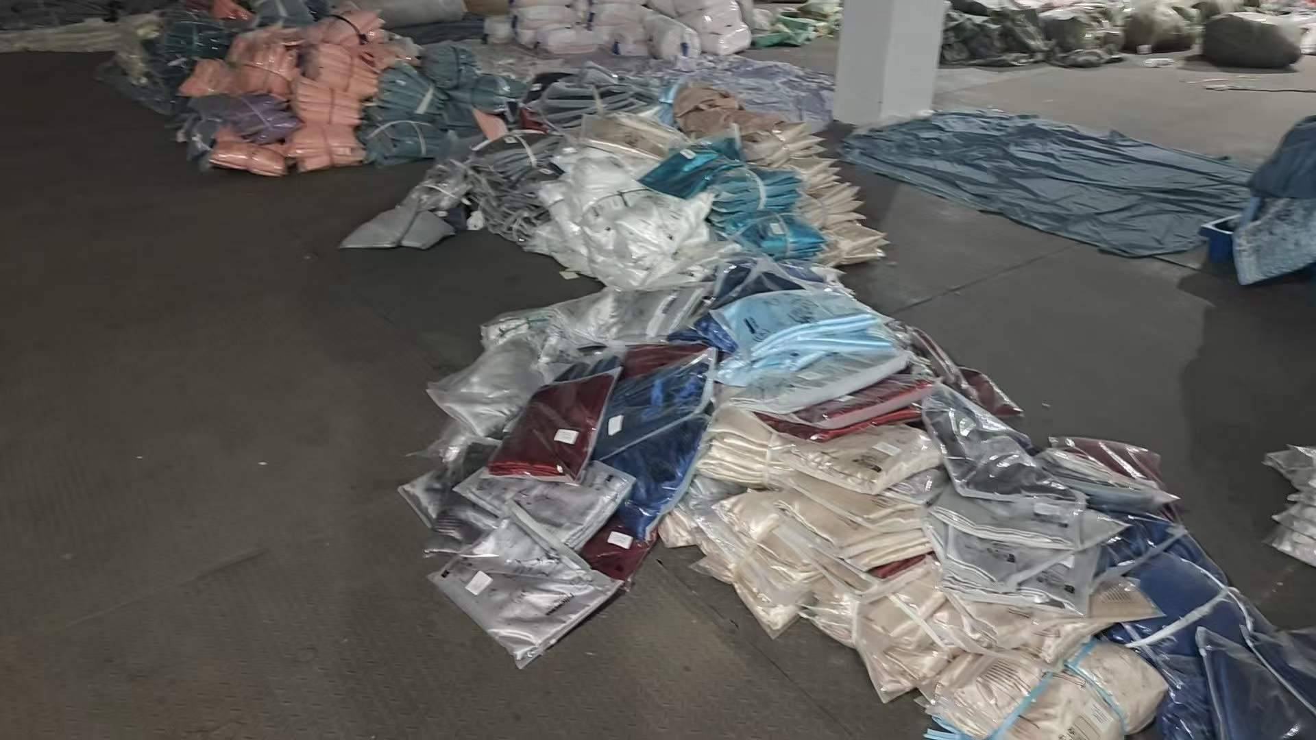 欧美外贸产品清仓
磨毛系列
数码印花被套+枕套套件：5000