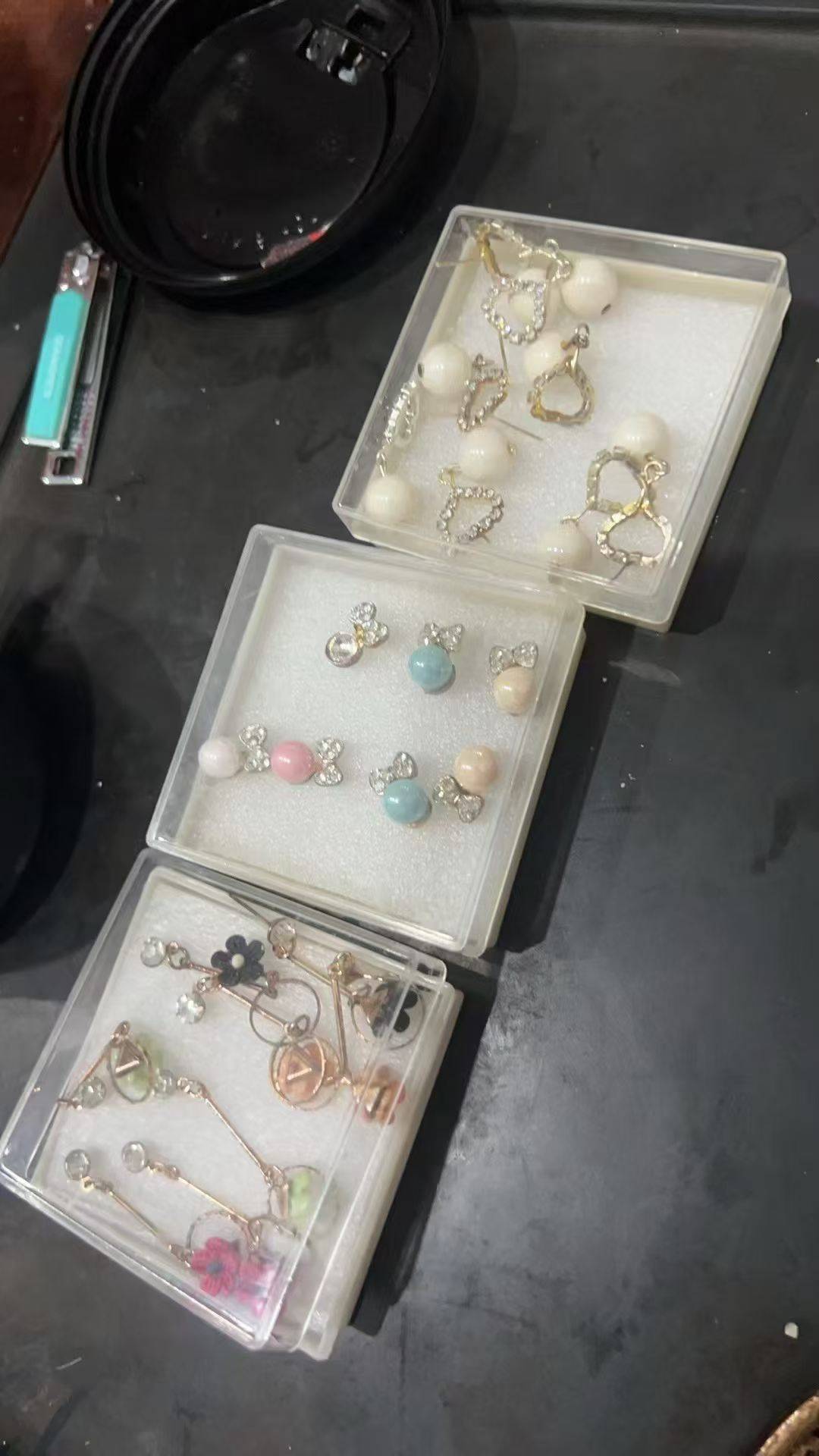 精品耳钉4000盒，全清​0.45一盒
