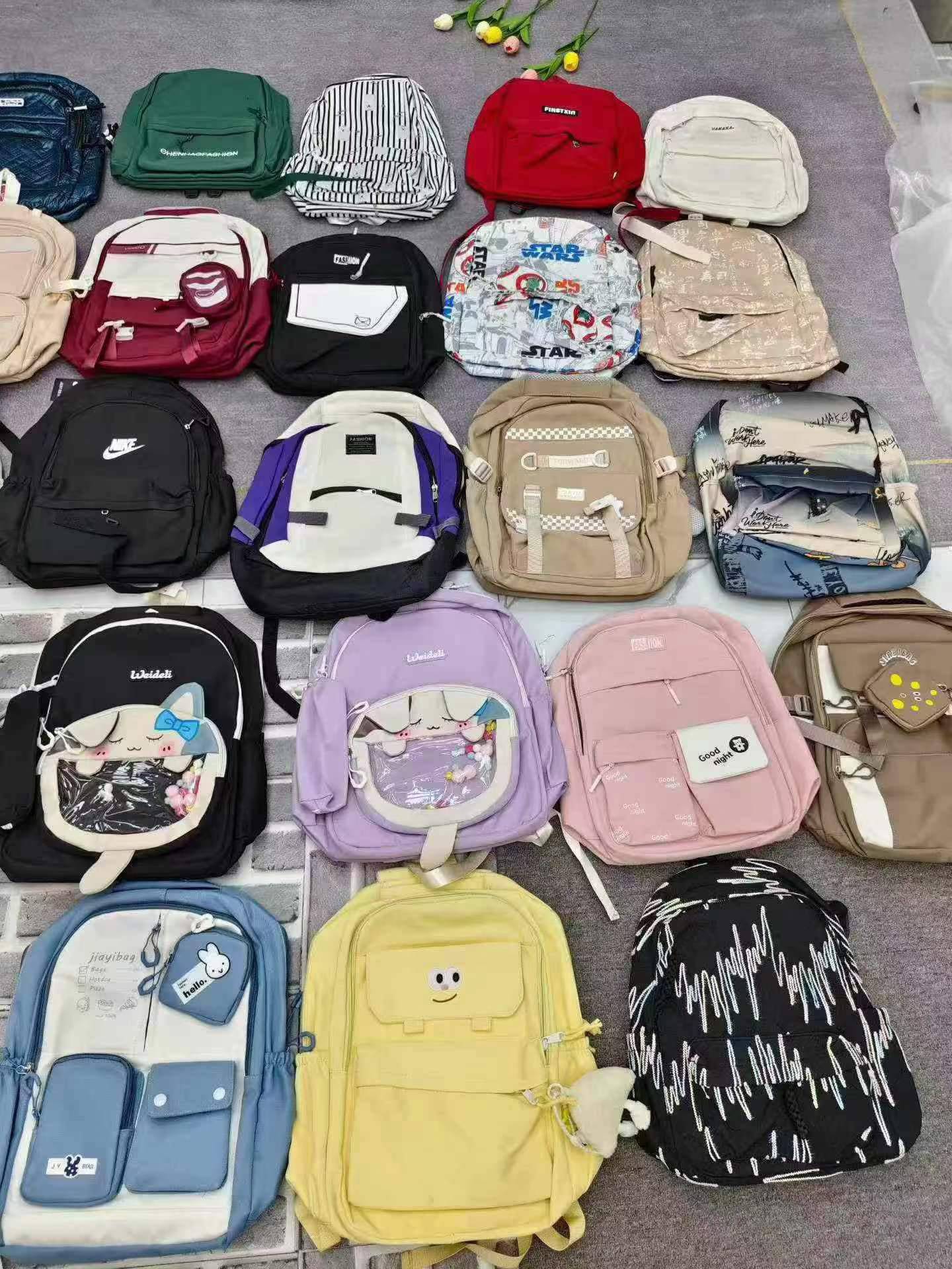 1200个高颜值高中小学生双肩包，款式多颜色多，没有大整款，