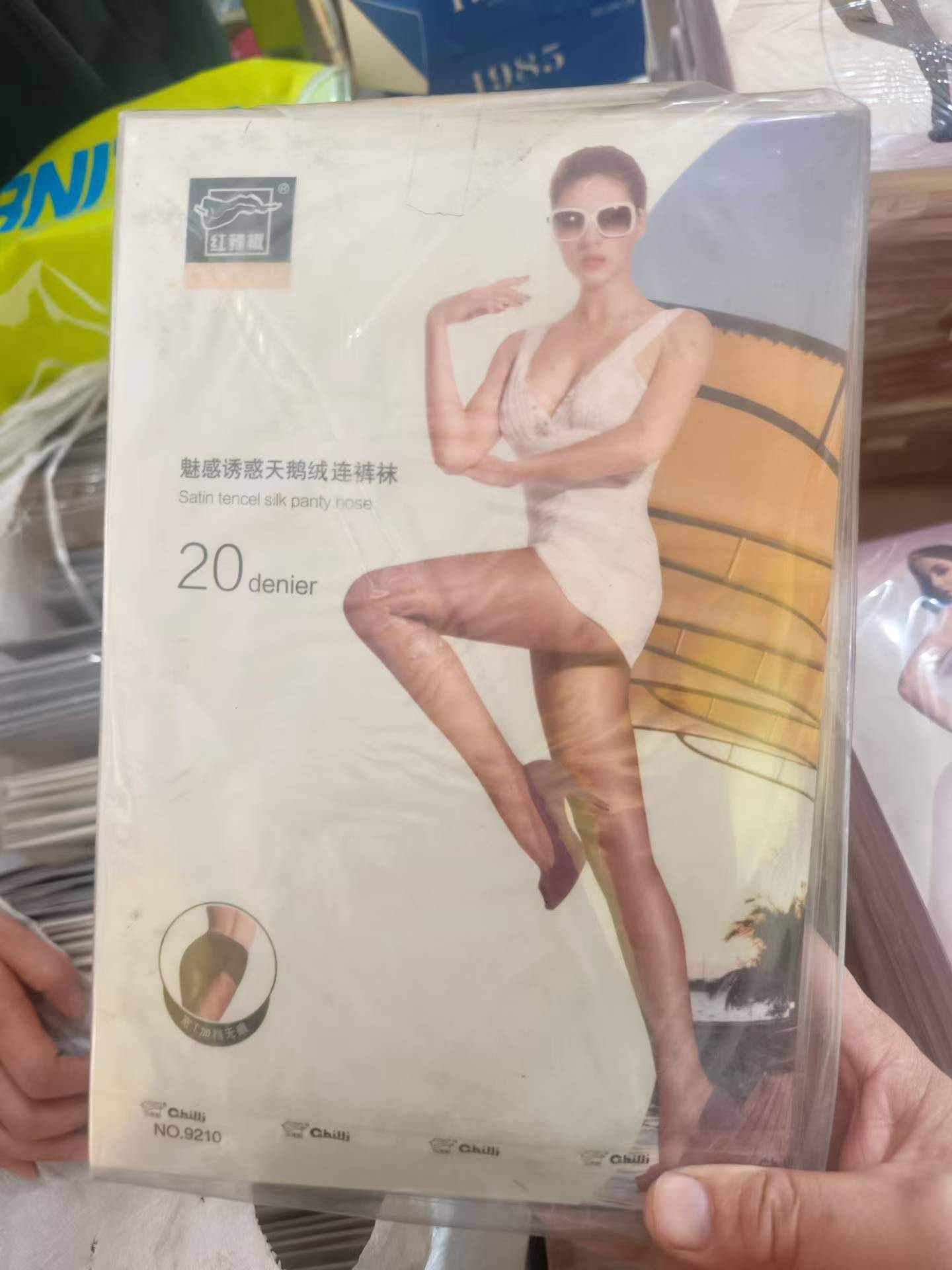 丝袜1万多条。
