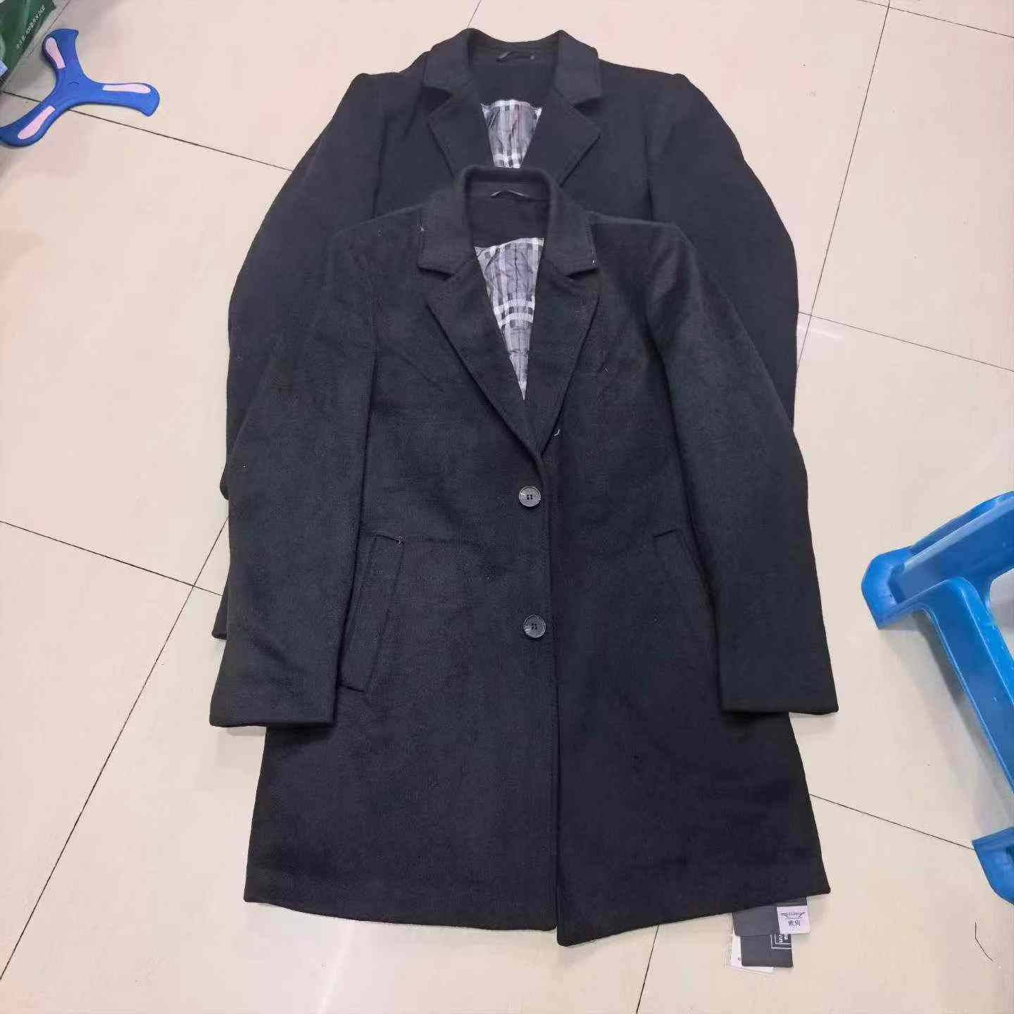 男款西装三个色尺码齐全1300件，便宜处理。