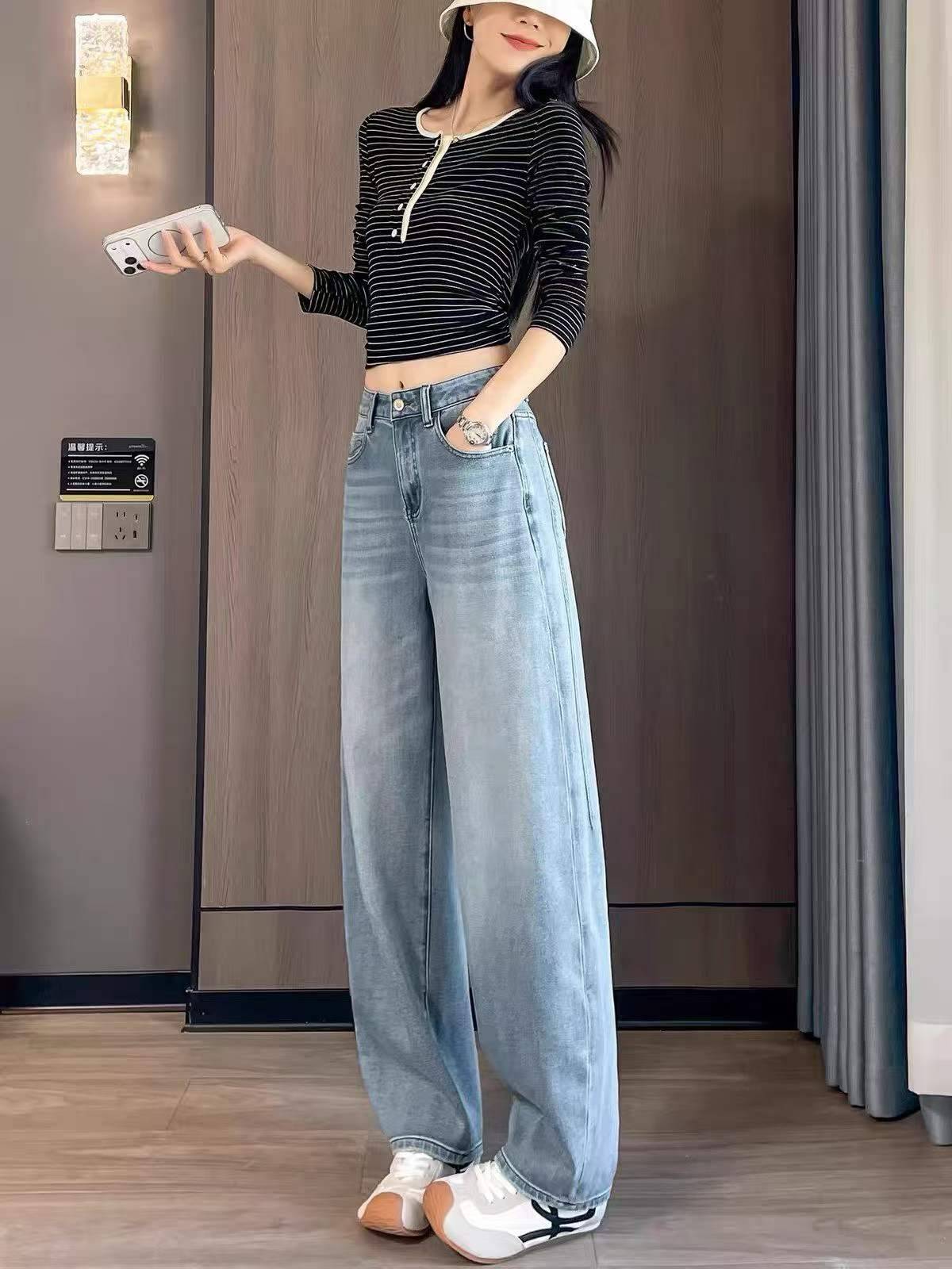 💰12.8
天丝弯刀牛仔裤👖，软软的面料舒适宽松
高腰显