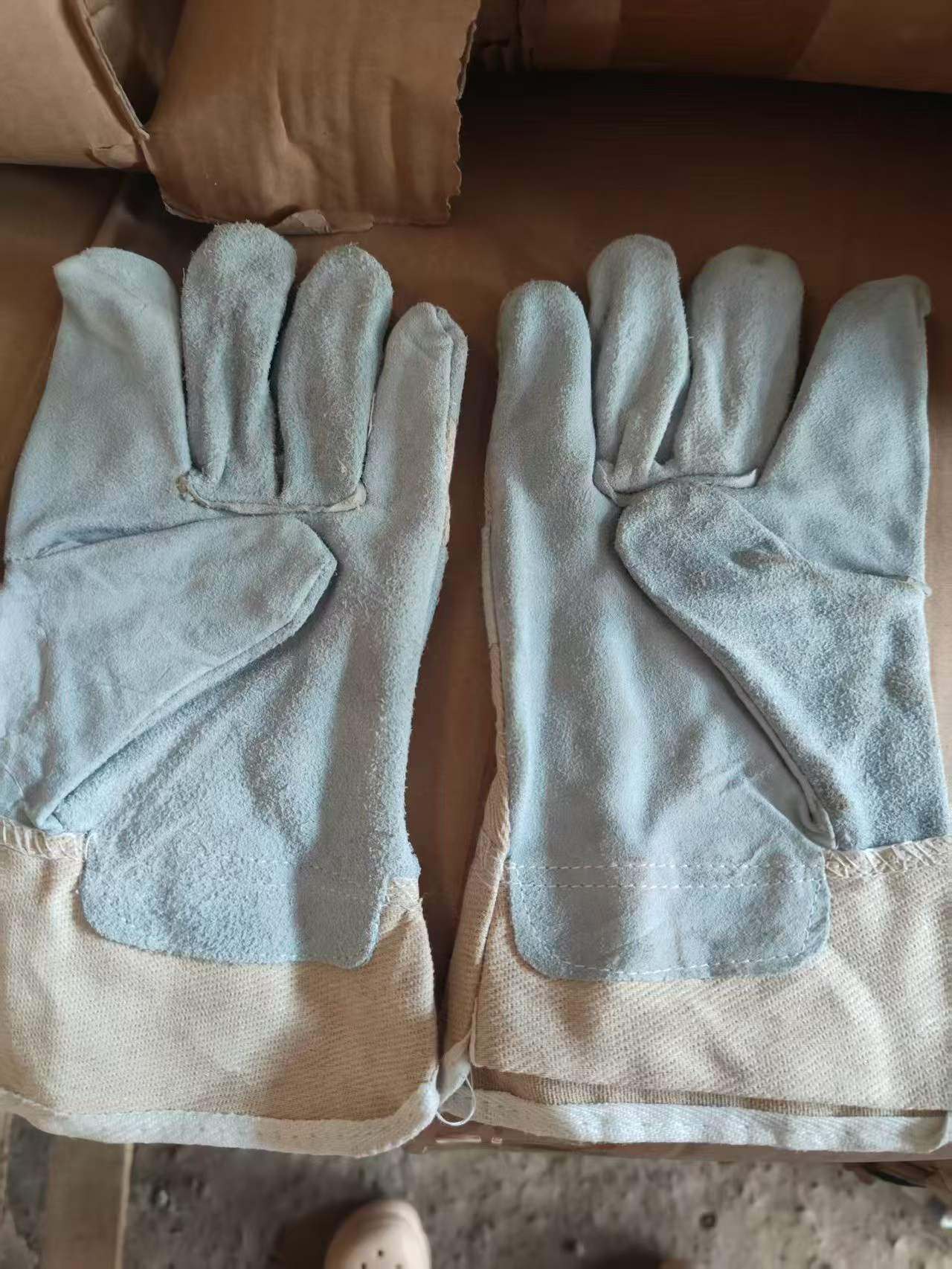 5200双焊工半兽皮防护手套，耐磨防烫，原箱原件，1.5元一