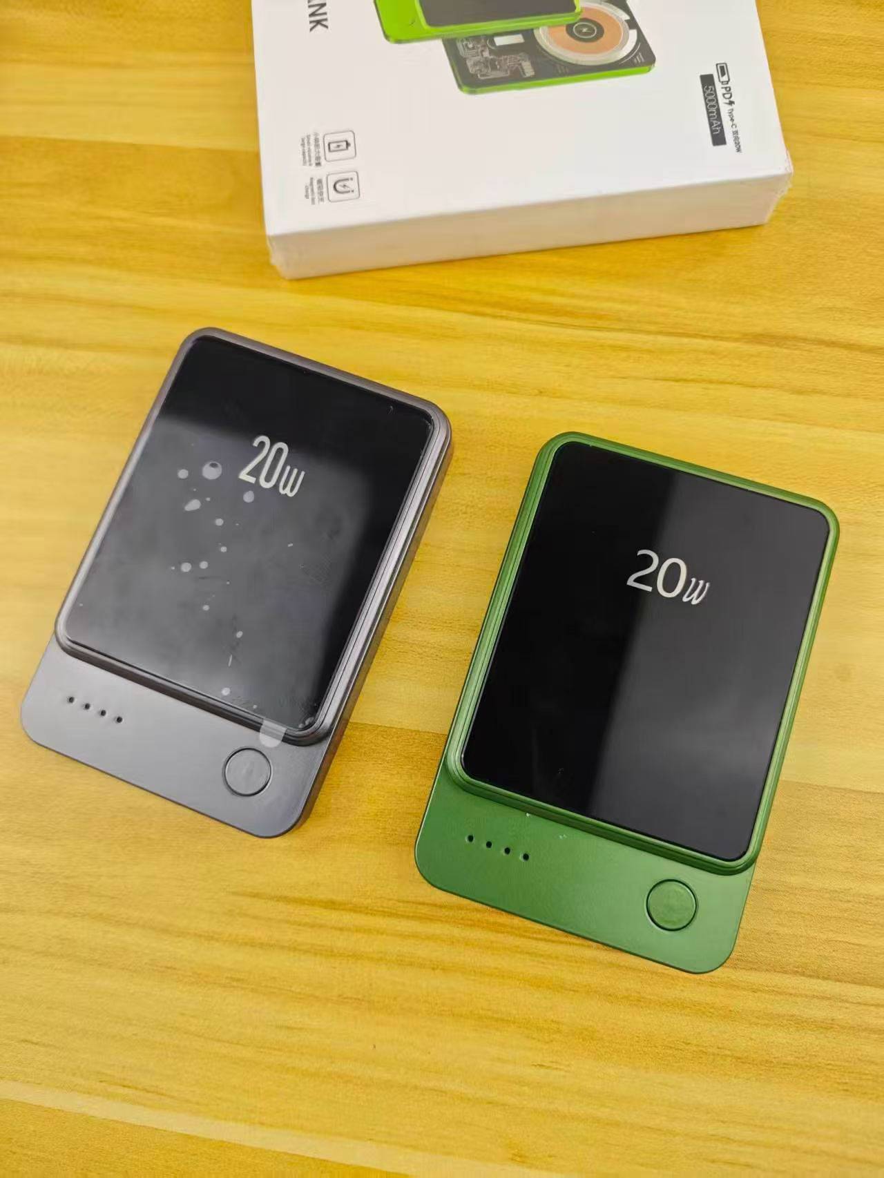 磁吸无线充，5000毫安，2000个，有兴趣来