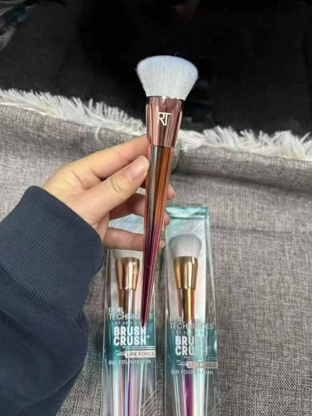 高质量品牌化妆刷到货9000支，懂货的联系，个位数清货💰