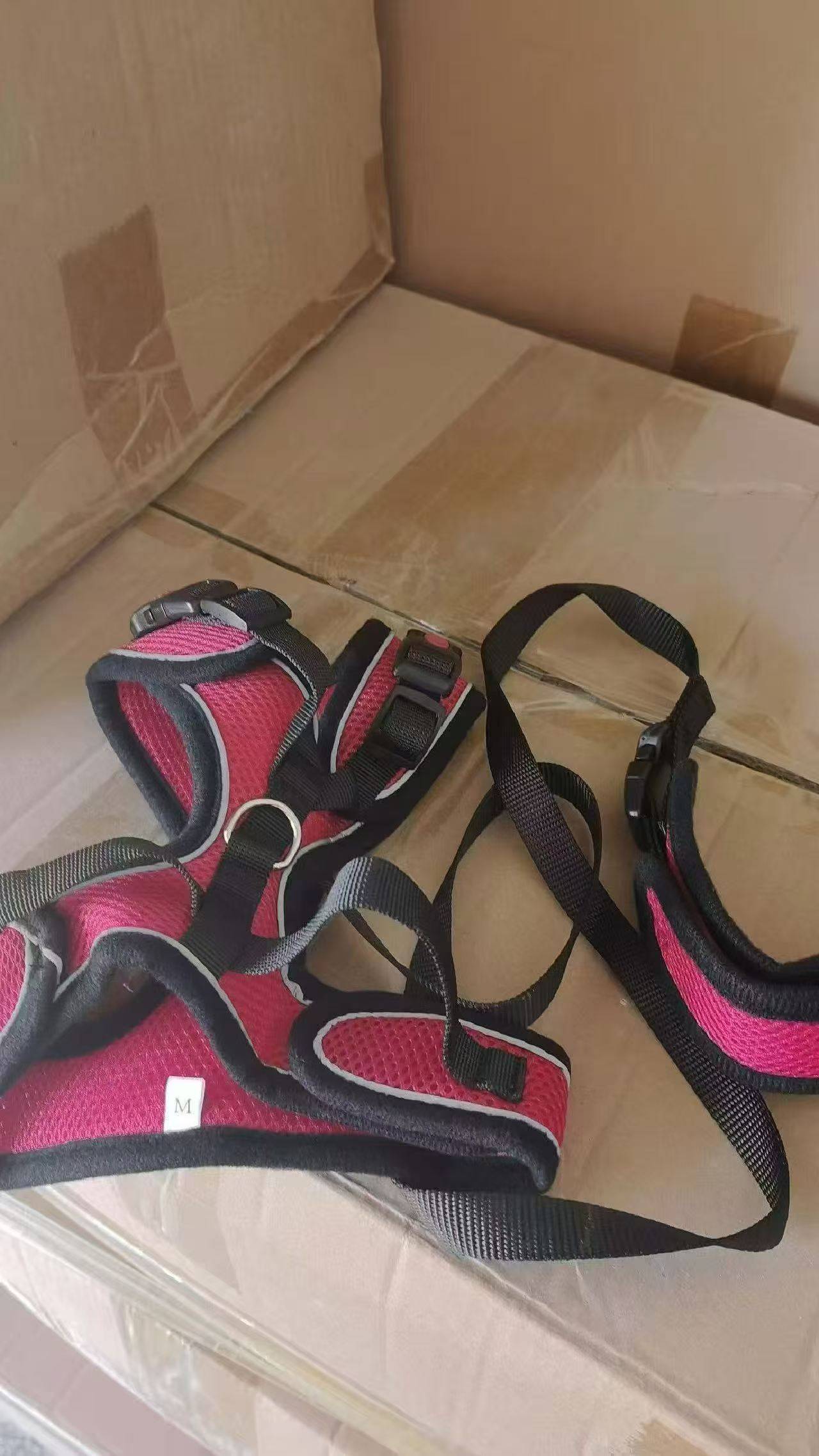 宠物衣服16000件左右，便宜处理，一块多全清，东莞提货