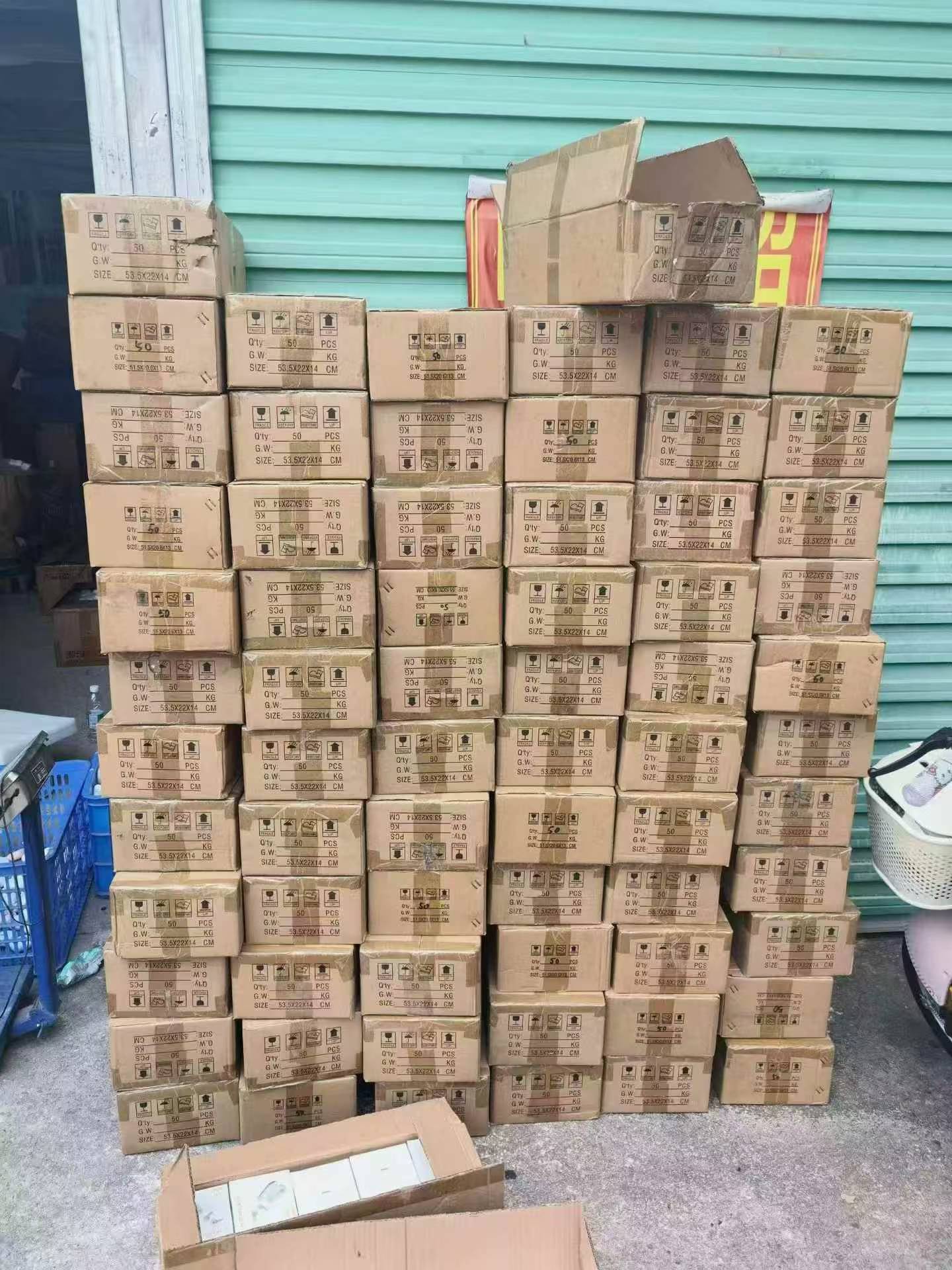 蓝牙耳机3000多个。全新，带塑封膜。不包好坏。能做的来[玫