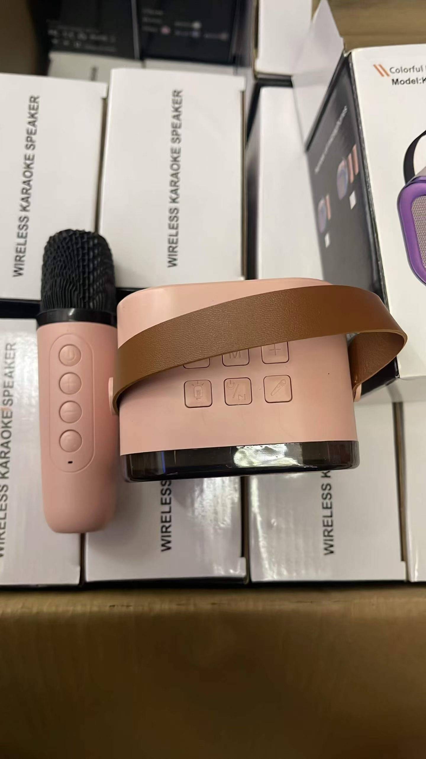 k12音响4000，给钱就卖。
​一瓶水钱