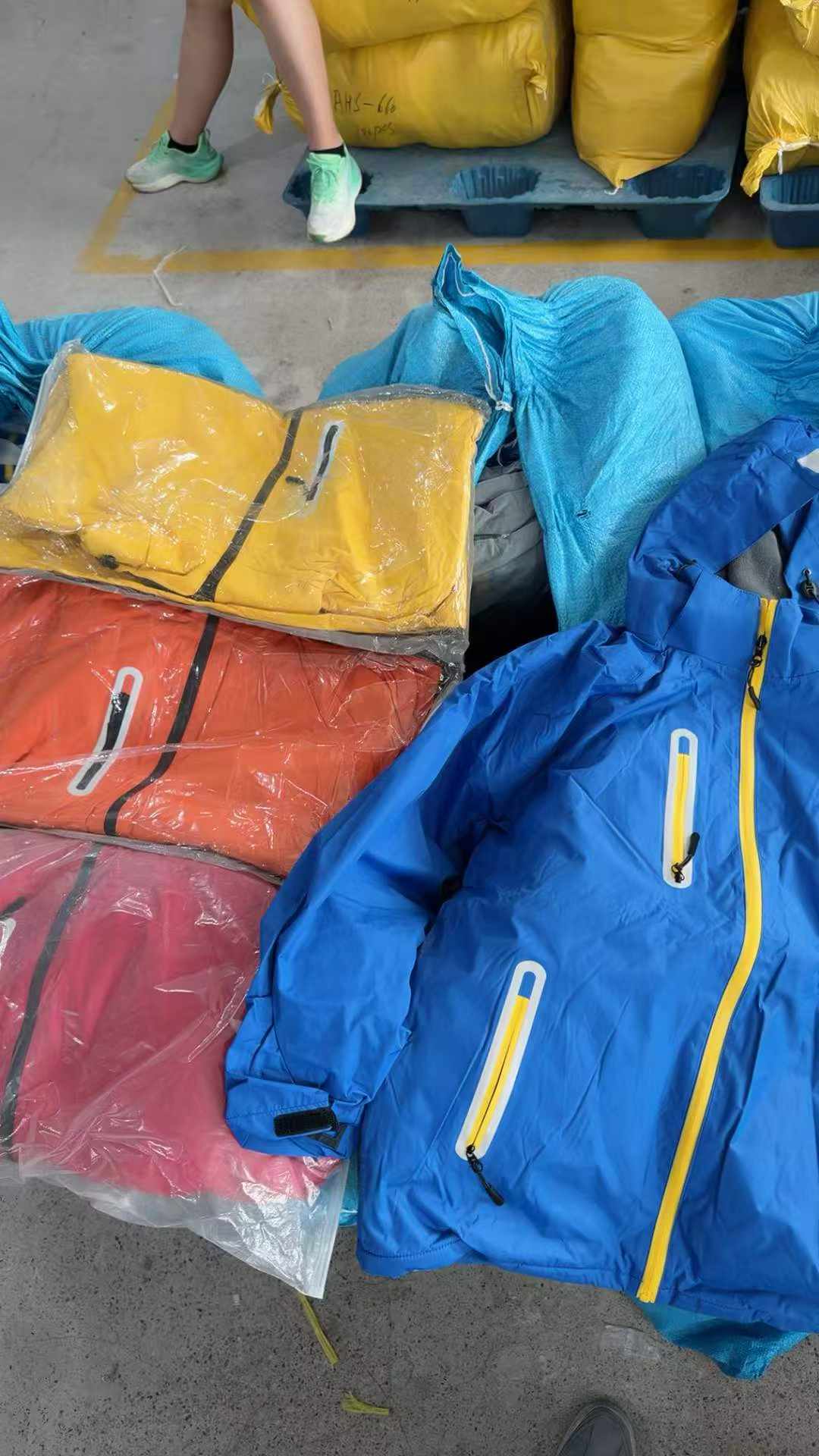 900件冲锋衣全清价格便宜